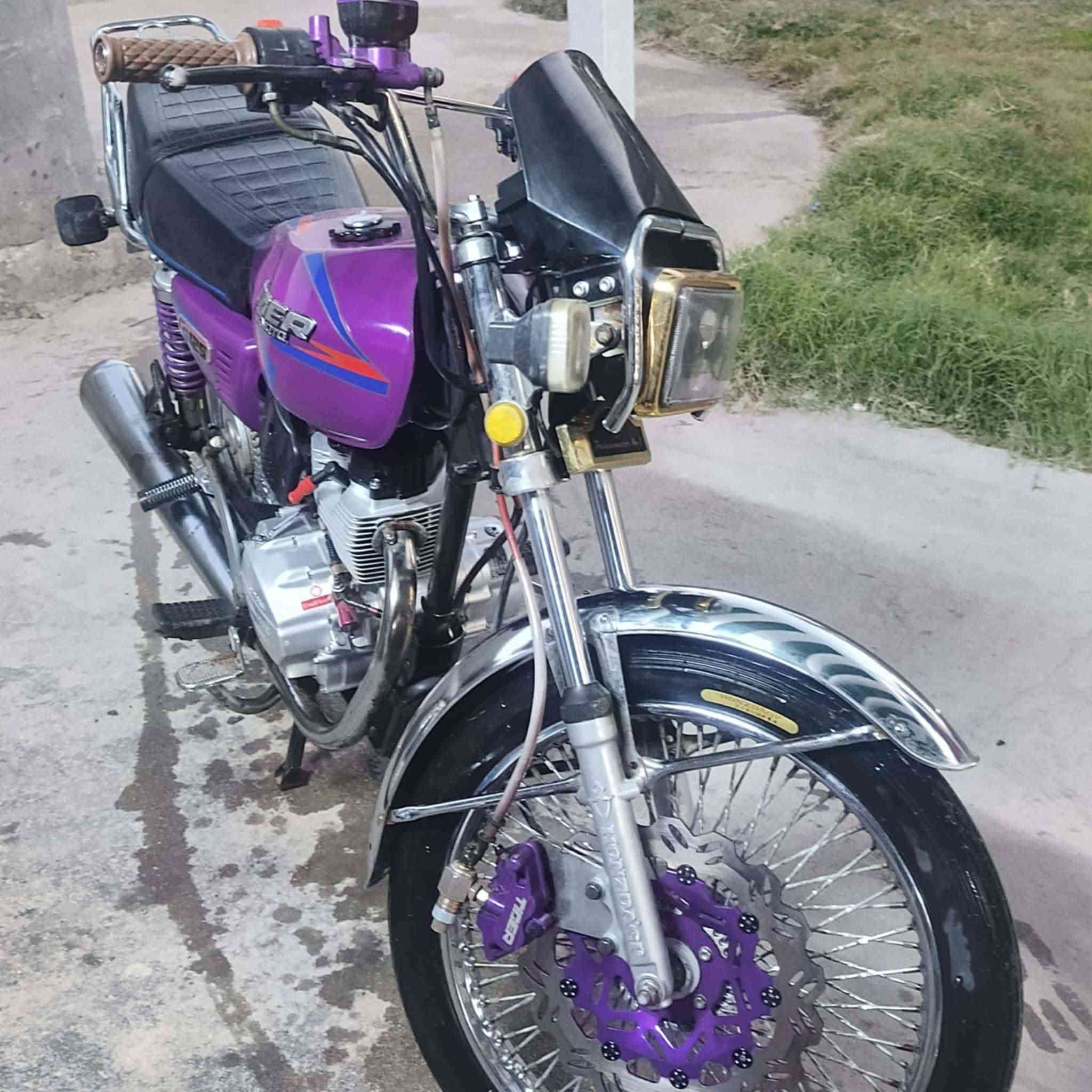 سلام عليكم دراجه تايكر موديل 24 اوراق كامله مكينه مامفتوح برغي الدراجه كفاله مكاني  الحمزه الغربي السعر ب 625 وبيهه مجال بسيط هاذه رقمي ***********
