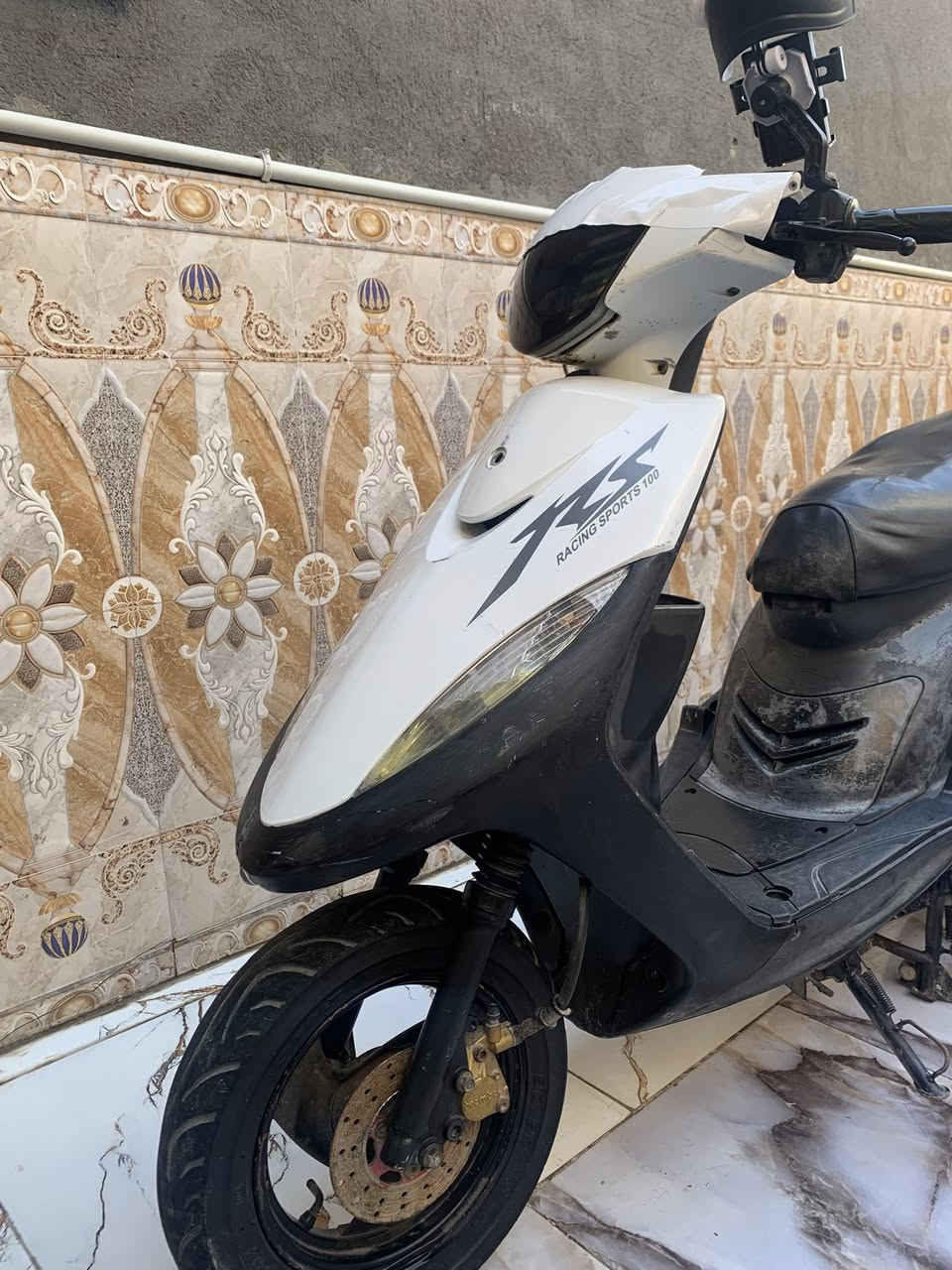 ‏سلام عليكم ماكس عدلة للبيع جفتتها 55طلع صوت بالمحرك مادري شنو السعر425 وبيها مجال تفاصيل ***********
