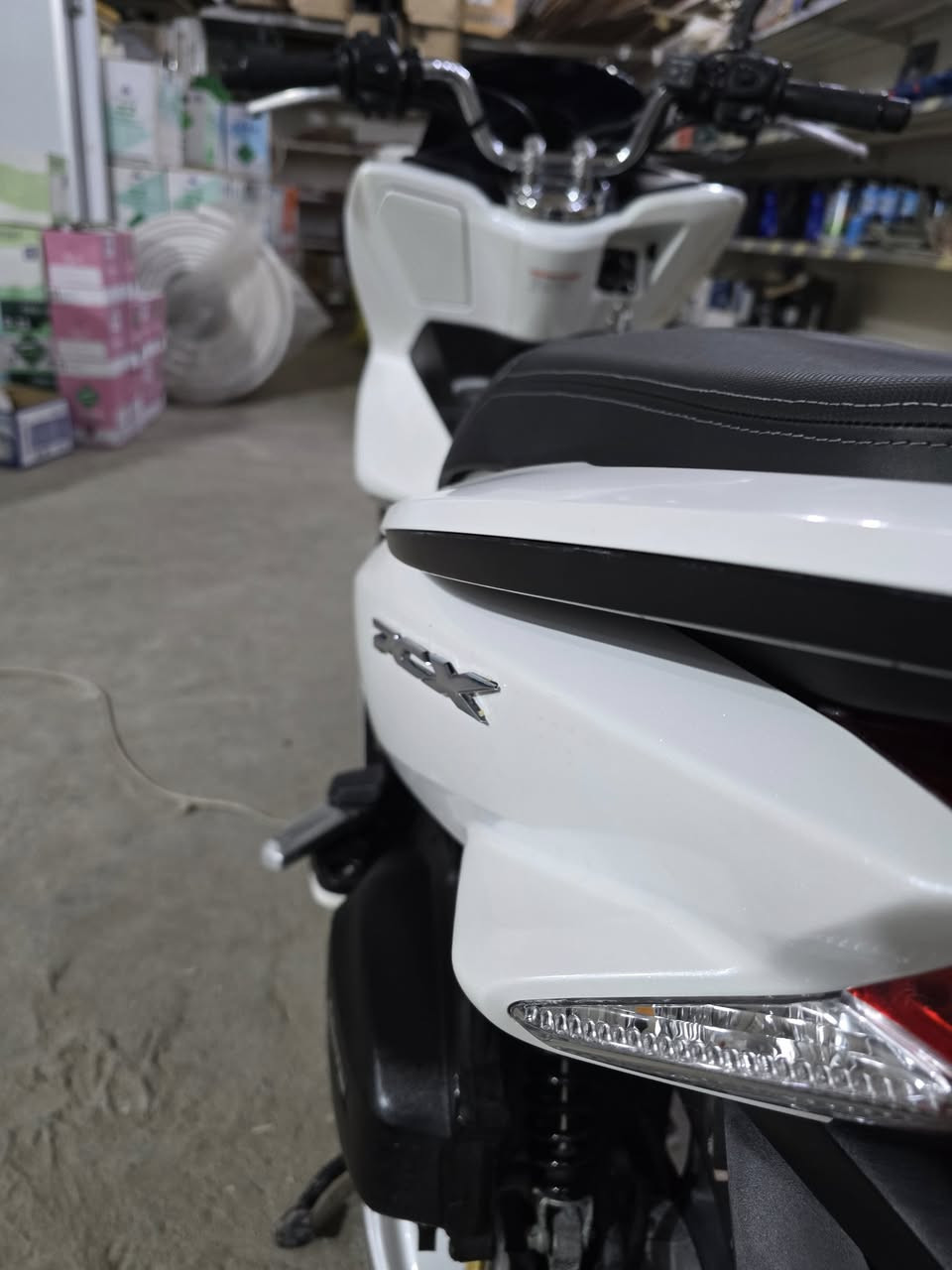 Pcx الجيل الثاني
الدراجة مكفولة كفالة عامة 
ماشية 17 الف بعدها اخت الزيرو 
المكان كربلاء 
الرقم ***********
