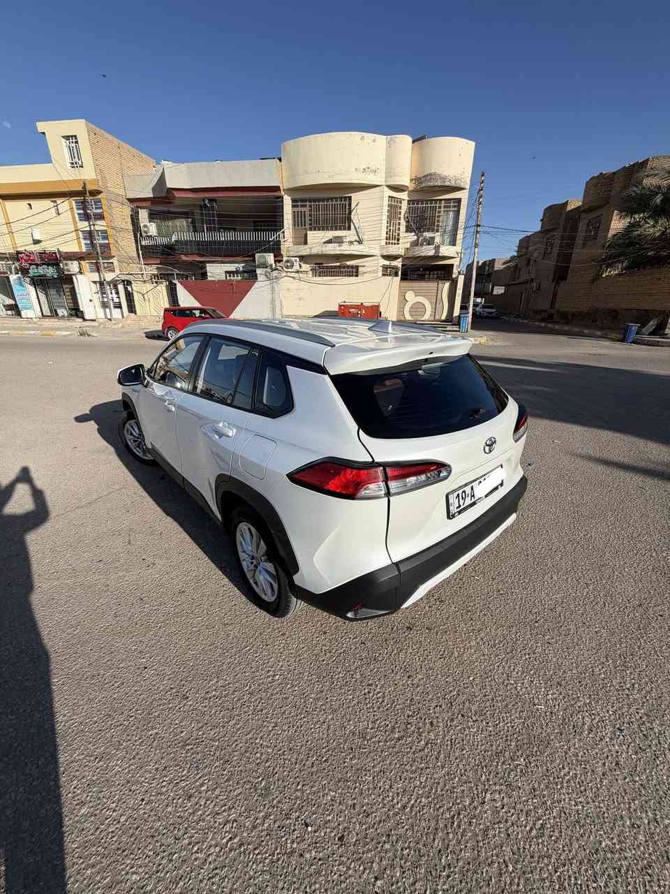 سلام عليكم كورلا كروس 
2025 
فول موصفات 
جلد  
كشن كهرائي 
جنطه كهرباء 
ماشيه 17 الف 
السياره رقم كربلاء 
بيه قبق الجنطه مبدل ومصبوغ 
***********
مكان السياره كربلاء 
السعر 27مليون  وبيه مجال
