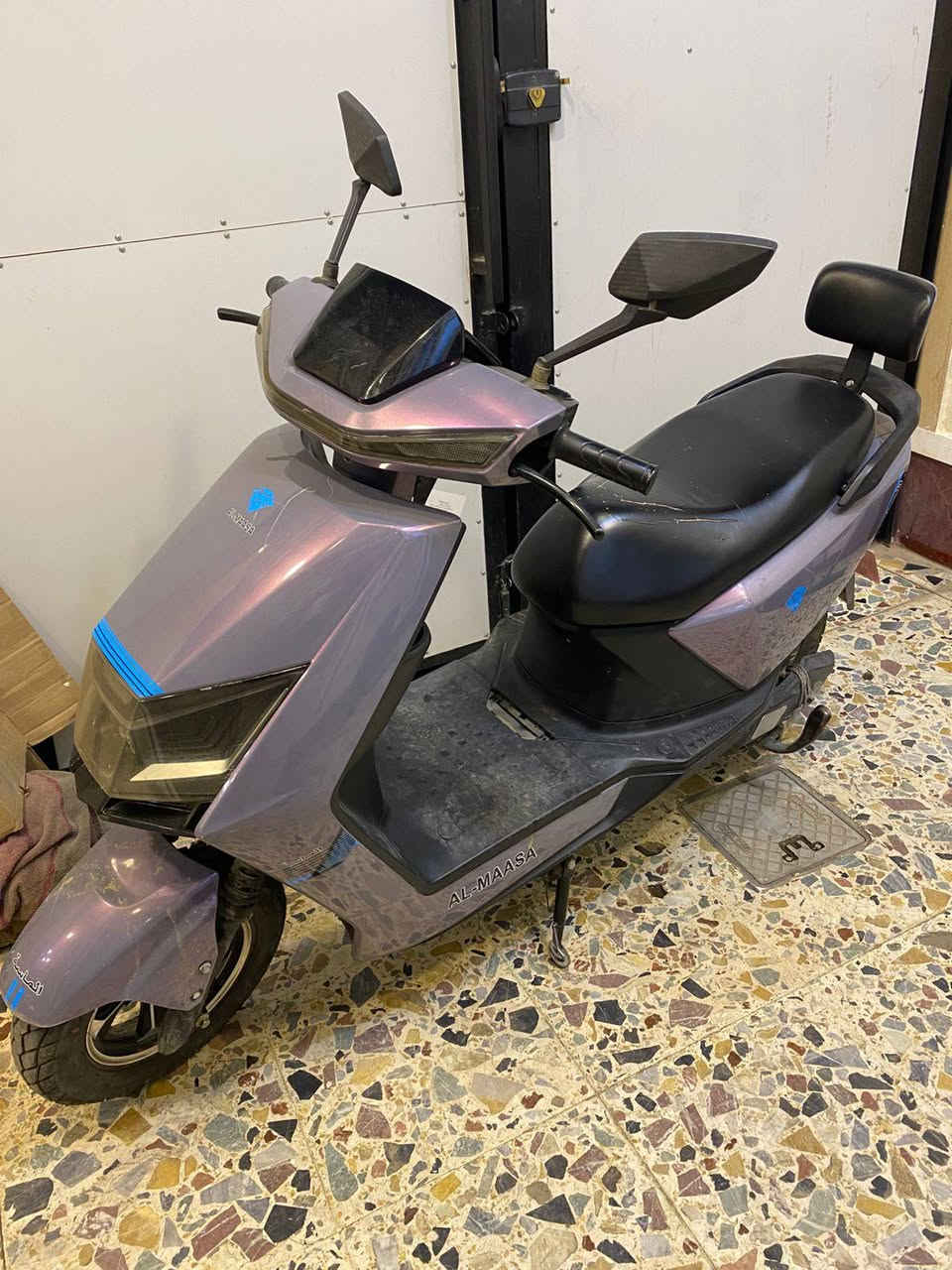 السلام عليكم ماطور شحن للبيع نوع ماسه اربع سرع سرعته 99 موديل 25 ماطور كامل مكمل دبل إشاره هورن اشاير 6 بطاريات كبار على فحص شرط لايت عالي ناصي سعره 400 بي مجال عنوان رمادي اتصال على رقم ***********
