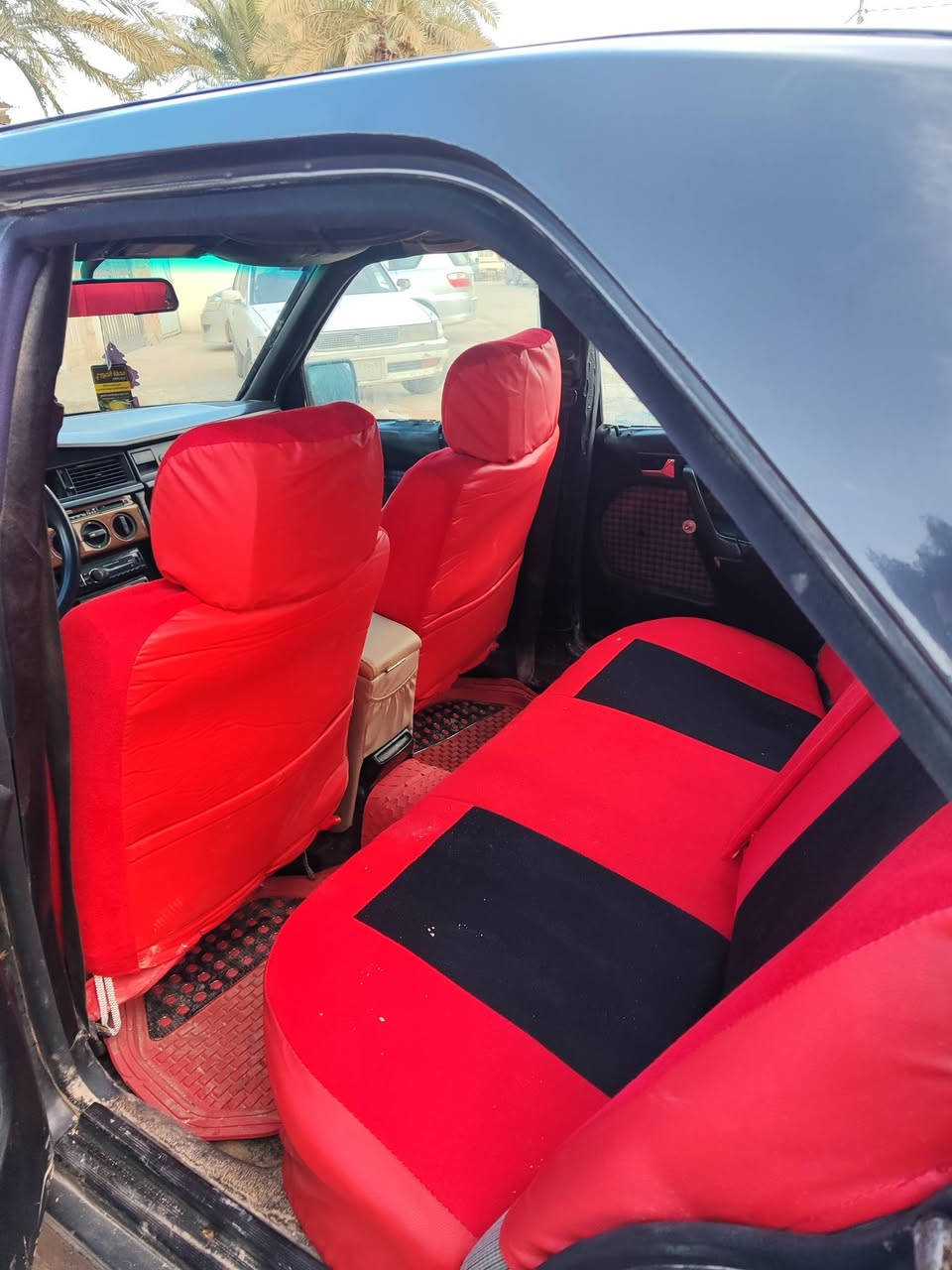 مارسدس طيارين
مديل 92 محرك وكير راس الثور 
رقم نجف دولي 
راعيها يريد مداور 
سنويتها ل2028
سعرها 33 بيها مجال حك الجيه 
رقم ***********
