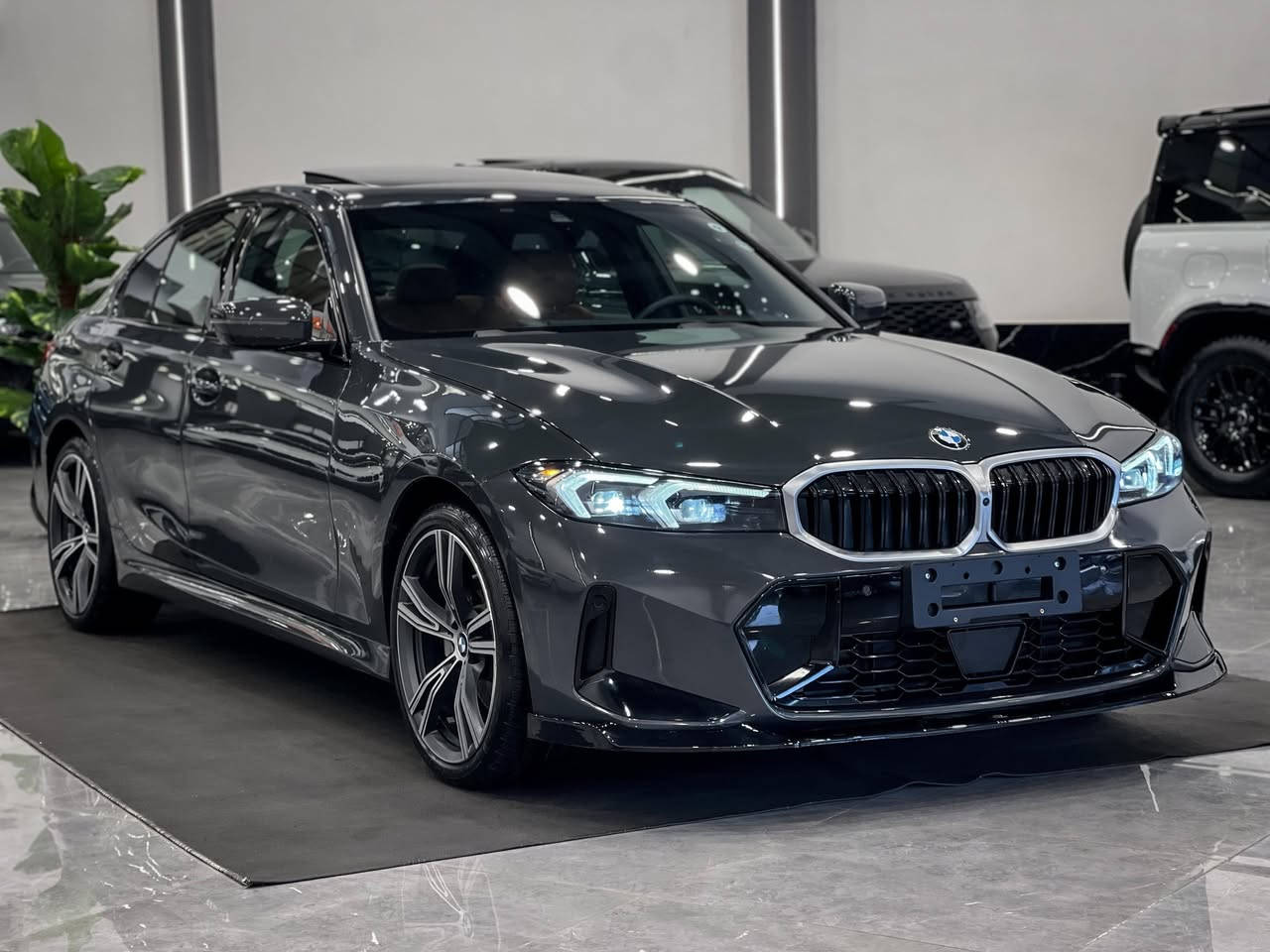 BMW 330i individual
مۆدێل:- 2023
ماوەی رۆیشتن:ـ 26 هەزار مایل
مواسەفات:ـ سلايد_داتاشۆ_ناو قەیسی بیلادی _اوتو بارک _سەماعە هارمان کاردۆن_360 ڕادار _5 کامیرە_کوشین خەزن  و گەرمى  و جلدـ سندوق شەفت_ناو لید-شەغال
سەیارەکە واردی ئەمریکیە 
دوو دەرگا و جاملغی پێشەوە لای سەکن بۆیاغە
کامل کراوە بە M باکیج
ئێرباگ تەنها شانی سیستەمە
3MW89FF00P8D10018 رەقەم شاسی:ـ

BMW 330i individual 
موديل:-2023
ماشيه:-26 الف ميل
مواصفات:- سلايد-داتاشو-دواخل مشمشي بلادي-ئۆتۆ پارک_رادار 360 - 5 كاميرات-كشن تدفئه و خزن- سماعات هارمان كاردون-دواخل ليد-صندوق شفط-تشغيل عن بعد- X drive.….
سياره وارد امريكي بابين و جاملغ امامي صبغ طرف سكن
ايرباك برده سستم فقط
محدث M باكيج 
رقم شاصي:-3MW89FF00P8D10018

تفاصيل اكثر الاتصال علی ارقام التاليه 
***********
***********
عنوان:- اربيل منطقة معارض وراء شارع ٤٠م
Shahama erbil cars

