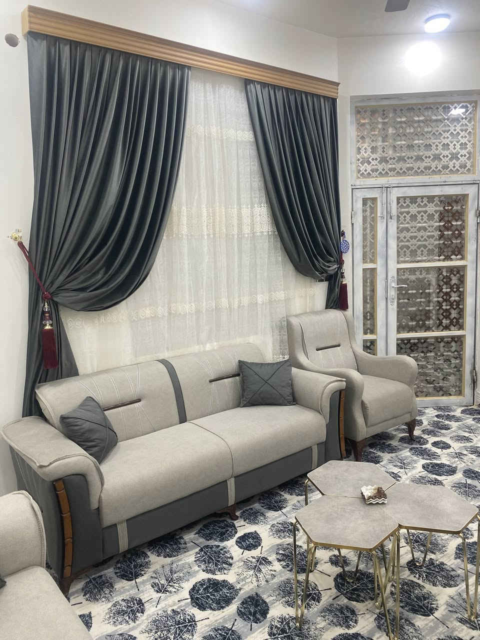 دار للبيع 100متر طابو ركن الموحيه 37878طابقين قرب باب جامعه ذي قار الخلفي حديث ***********
