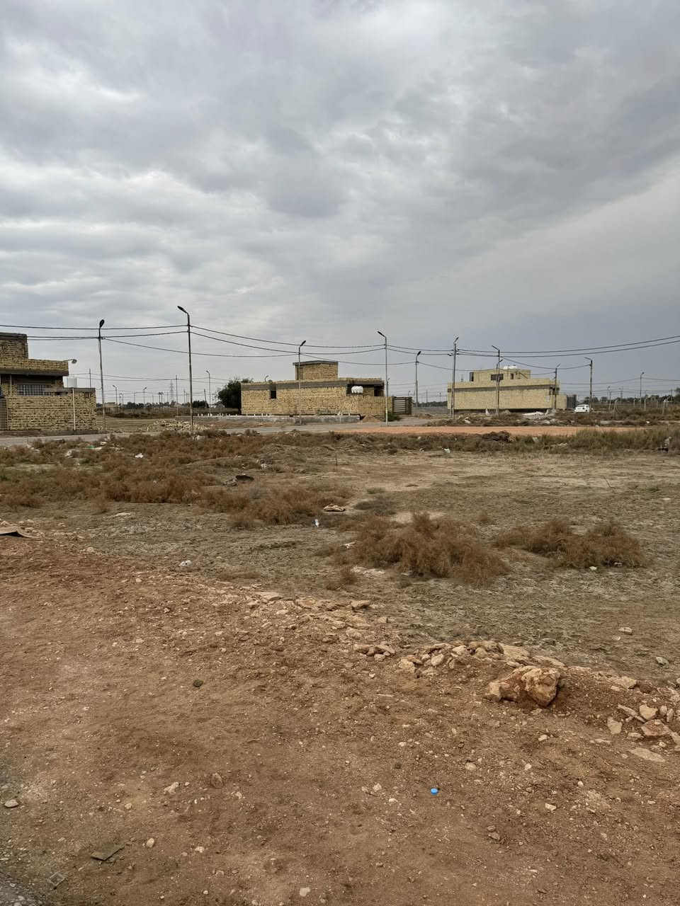 قطعه 100م بصف الرُكن
مُربعه واجهه 10 ونزال 10
المَوقع 📍: طريق السنيه السياحي مُجمع توحيد الثاني بالبلوك الأول
الخدمات : شارع 10 متر وماء وكهرباء 
للأستفسار اكثر التواصل خاص أو على الأرقام التاليه
***********-***********
