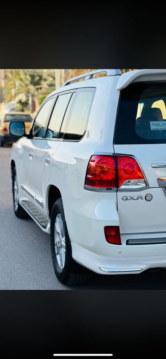 سلام عليكم سياره البيع لاندكروز موديل 14رقم بغداد سياره بريم فول موصفات ماشيه 142ألف تحويل مباشر سياره جديده وحلوه عنوان بغداد ***********
