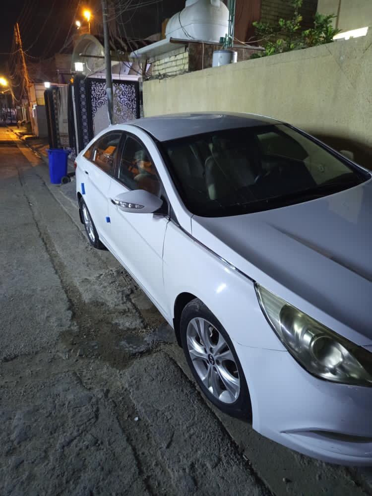 السلام عليكم
للبيع سوناتا 2011 مضلع وارد خليجي 
السيارة مصبوغة عام قمارة سليمة مكفولة من الكص
ضربتها صفح من جهة الصدر والجاملغ الخلفي 
والجاملغ الامامي من جهة السايق طخة خفيفه 
شاصي سليم اللغد سليم 
محرك وكير مكفول تبريد و تدفئة ايضاً 
المحرك بي صوت مال راجز 
فقط صوت بسيط بدون أي تأثير 
تريد تسوي تريد تعوفة مايأثر 
والشريط مال هورن رايدلة تبديل 
السيارة رزانة ومتانة ونشاط ومال جنايه 
مابيعها لوما متوازي ع فلوس 

مكان السيارة بغداد الكرخ 
السعر 85$ وبي مجال بسيط
***********
