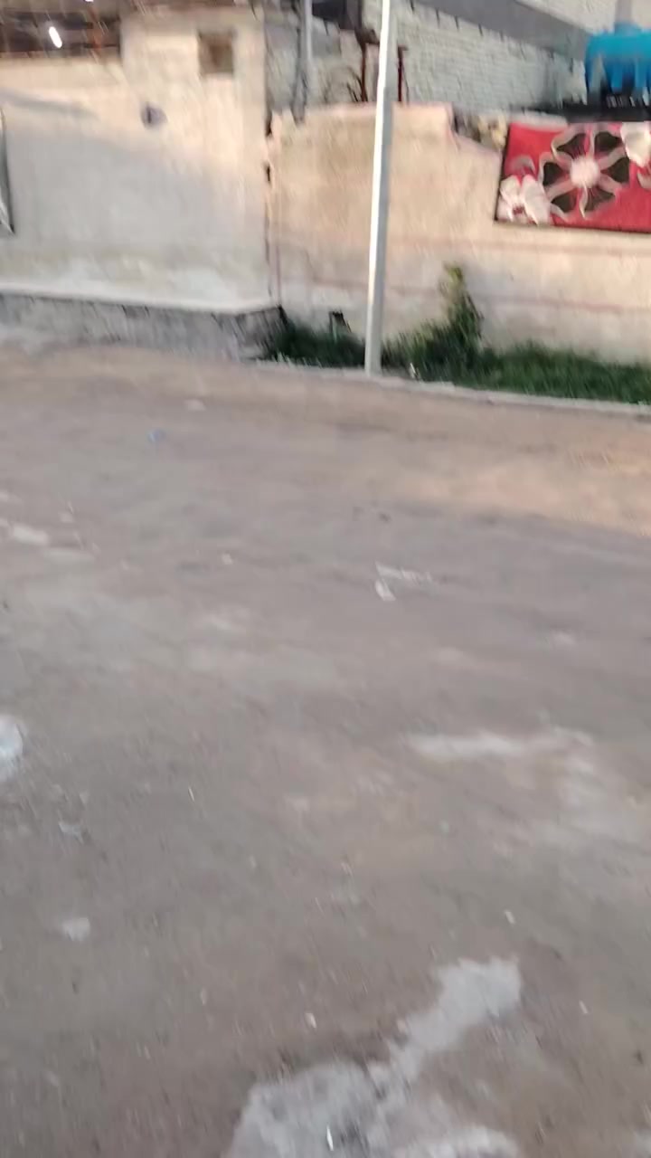 السلام عليكم بيت مساحته ١٠٠ متر مسلح بناء نظيف قريب الشارع منطقه المشتل مجمع فدك السكني السعر ٤٥ وبي مجال قليل خادمكم ابو طيبه الدلال ***********
