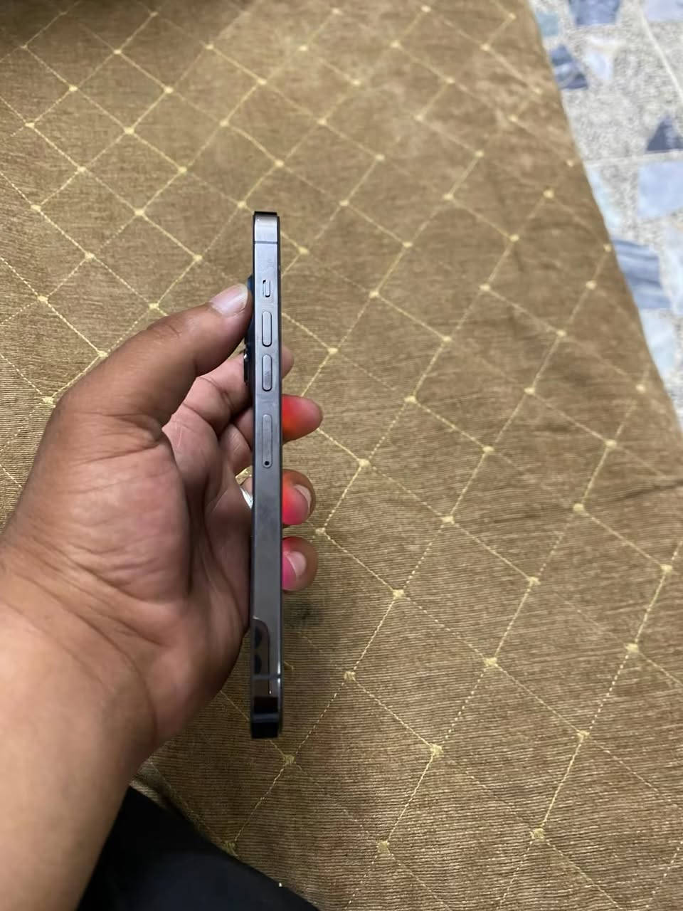 للبيع ايفون 13برو ماكس ذاكرة 512بطارية97 جهاز نضيف السعر خاص أو مراوس ***********
