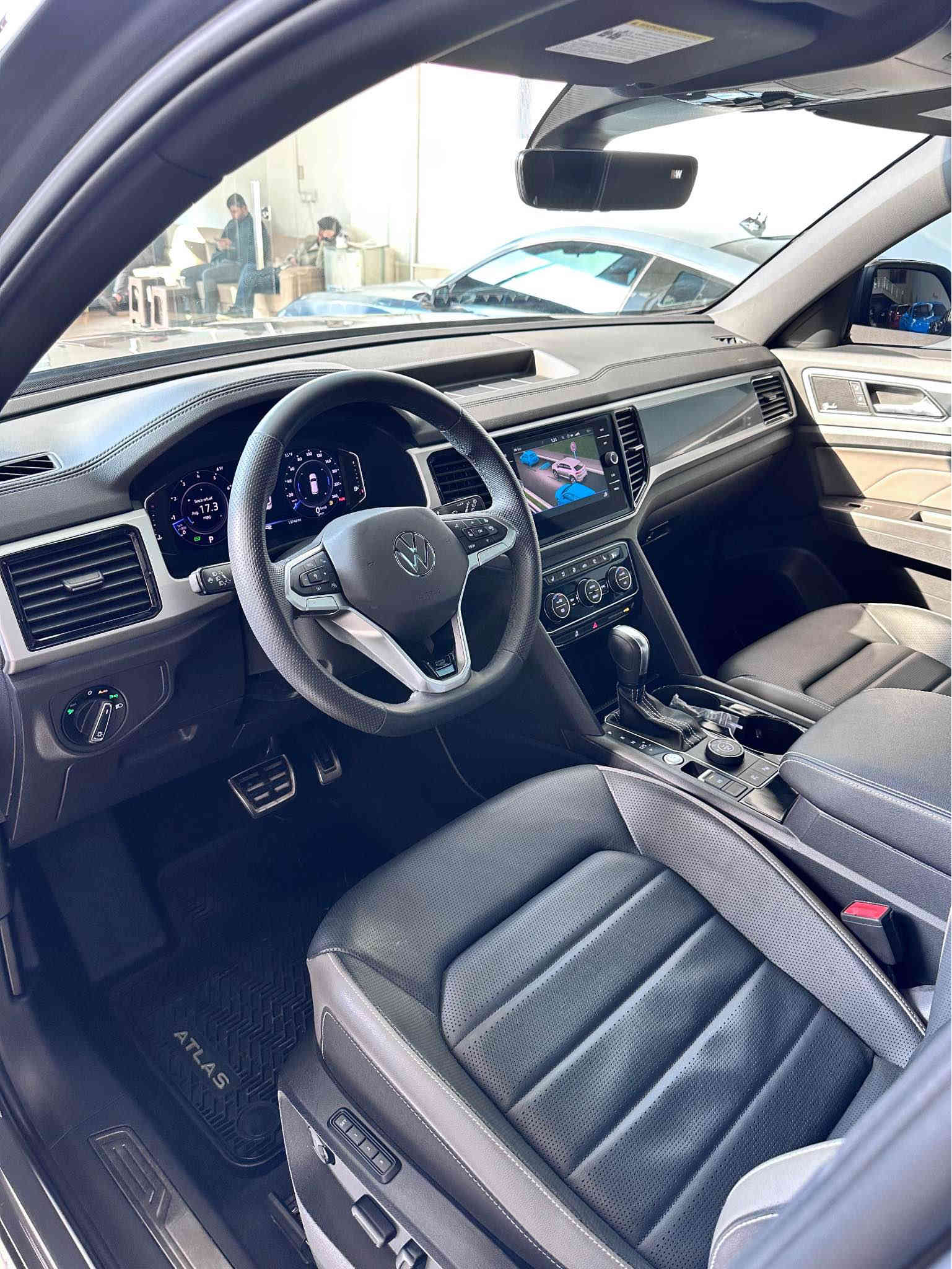 وصول الجديد فولكسفاغن اطلس SEL R_LINE PREMIUM CROS SPORT  محرك V6 تنفس طبيعي سيارة فول مواصفات واحد على واحد 

رقم السيارة : بدون رقم يترقم شمالي 
موقع السيارة : دهوك 
نوع السيارة : اطلس كروز سبورت ار لاين بريميوم اعلى فئة 
موديل السيارة : 2023
المسافة المقطوعة: 13.000 ميل 

مواصفات: 1/1 

بصمة تشغيل 
بصمة ابواب 
تشغيل عن البعد 
كراسي جلد كهربائي وخزن 
كراسي تدفئة وتبريد 
كراسي خلفية تدفئة 
اوتو بارك 
شاحن وايرلاس للجوال 
مداخل USB وتايبسي 
بانوراما 
صندوك كهربائي 
حساسات امامية خلفية 
كاميرات فتل 360 درجة 
سستم سماعات Fender Premium
لايت زينون LED مع عدسة متحركة ترحيب 
ستيرن تدفئة 
نظام اوتو ستوب 
رادارت فتل 
رادار مانع تصادم انامي 
رادار خلفي 
رادار خروح عن المسار 
رادار نقطة عمياء جانبي مري 
كيجات الكترونية مع حزمة اشكال 
صندوك كهربائي 
الابواب اضاءة ترحيب علامة فولكسفاغن 
مودات القيادة ثلج + ايكو + نورمال + كوستوم 
مرايات قابلة للطوي كهربائي 
ستاير خلفية بردات 
هوك خلفي 
دفع رباعي فورمتيك 
الويل 21 اينج 

سيارة بيها بعد مواصفات عديدة 

ملاحظات: بدون صبغ كفالة عامة عدا شبر بارد جاملغ امامي بدون دواخل بدون ايرباك سيارة جديدة ما شاء الله 

السعر 33.500$ 

للأستفسار :

***********
*********** سميل
