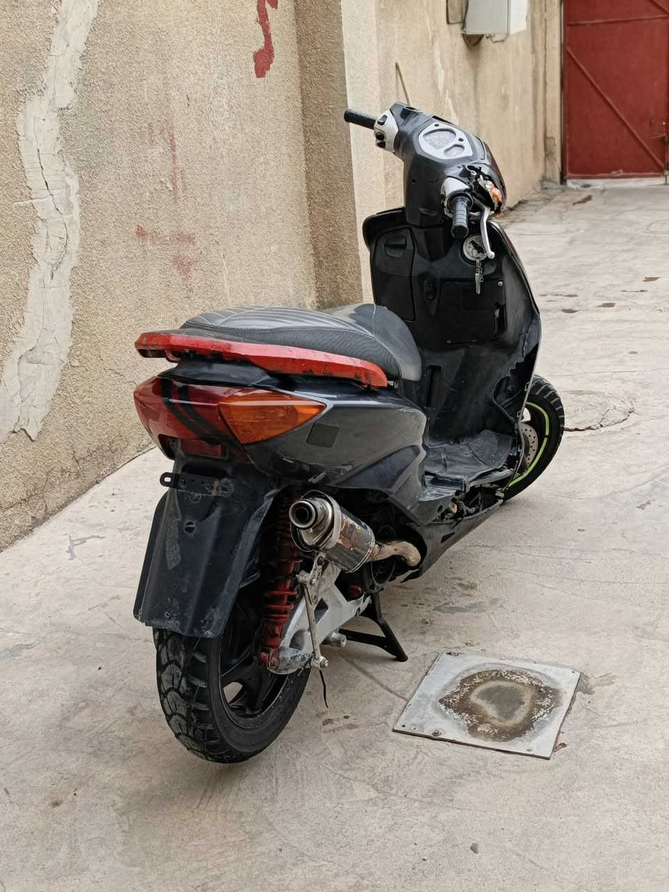 سلام عليكم دراجه سكنس للبيع أو المراوس  
دراجه مجفت جديد معدل فول لايت زينون كلج رياضي صالنصه رياضي سعر 250 وبيها مجال مكان قادسيه ثانيه 🥰📞***********
