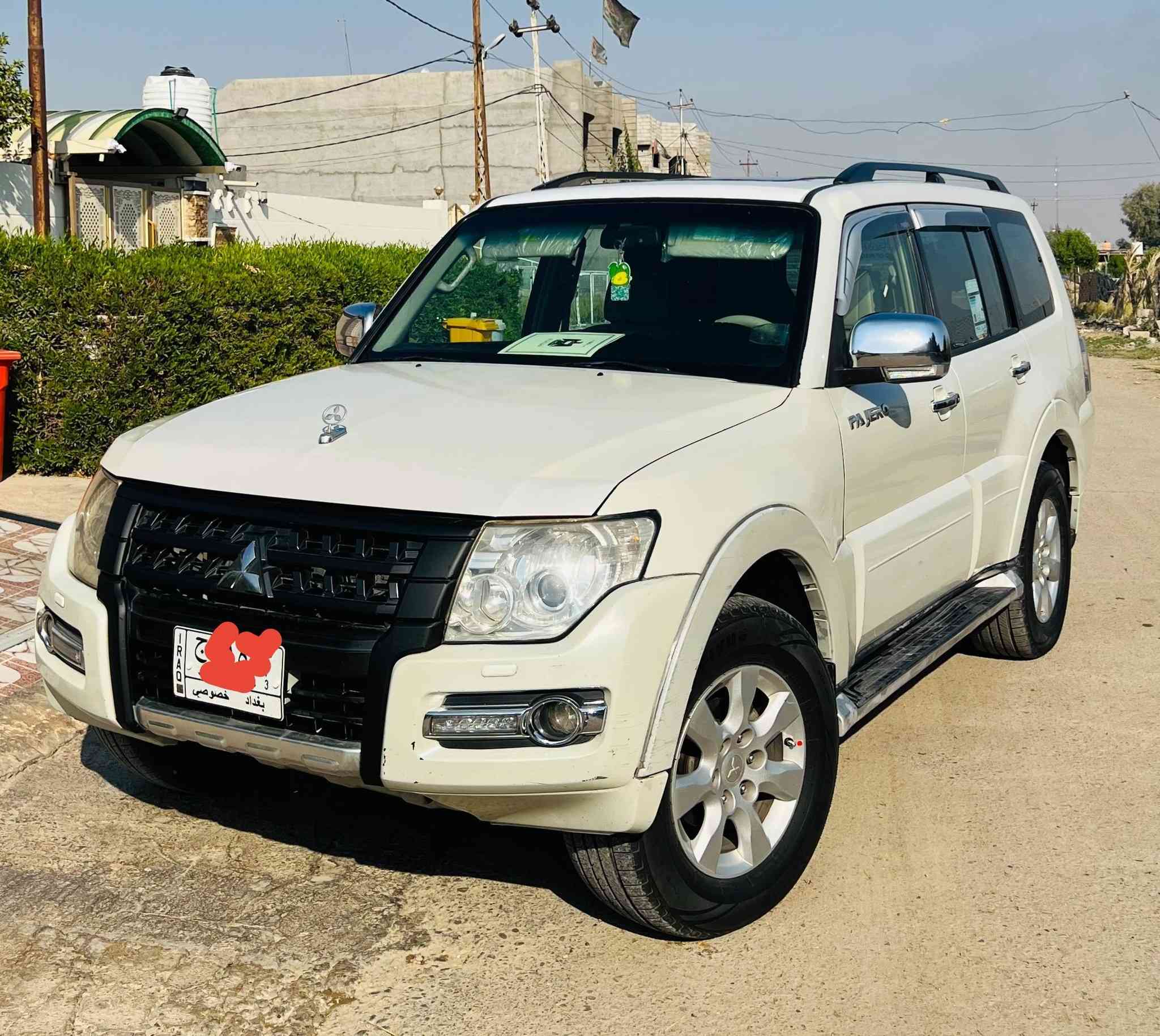 للبيع باجيرو 2008 محدثه 2016 رقم بغداد بيها خمس قطع صبغ يعني نص احزام. گير ومكينه مكفولات تخم تاير جديد كشنات تدفئه.ثلاجه وهواي بيها مواصفات مكان السياره ديالى السعر 100$  الاتصال ***********
