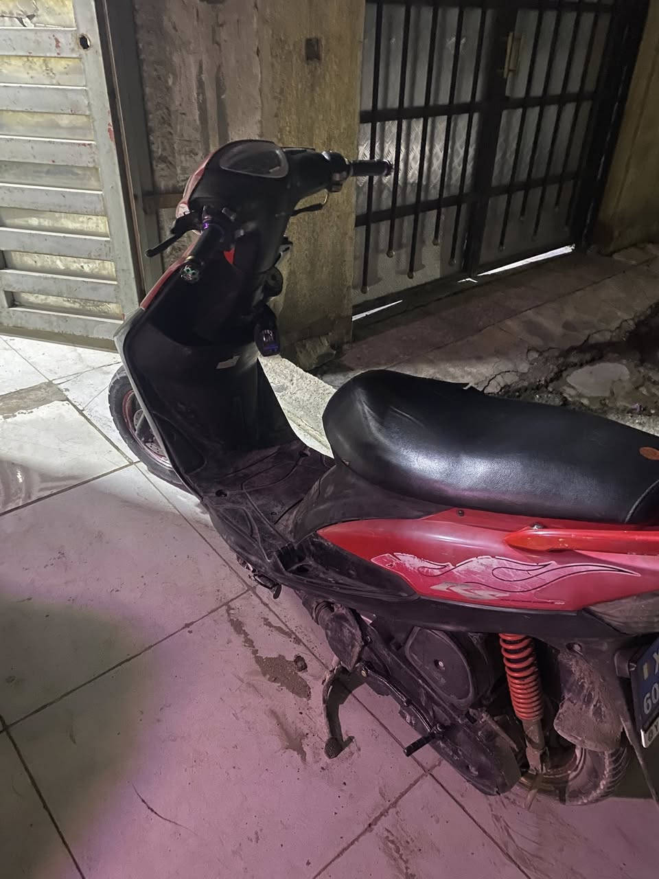 السلام عليكم دراجه ماكس عدله للبيع او مراوس بسكنس فحل الدراجه خير من الله ما ناقصها شي تشغل وتروح  العنوان بغداد للستفسار *********** رقمي متواجد خاص
