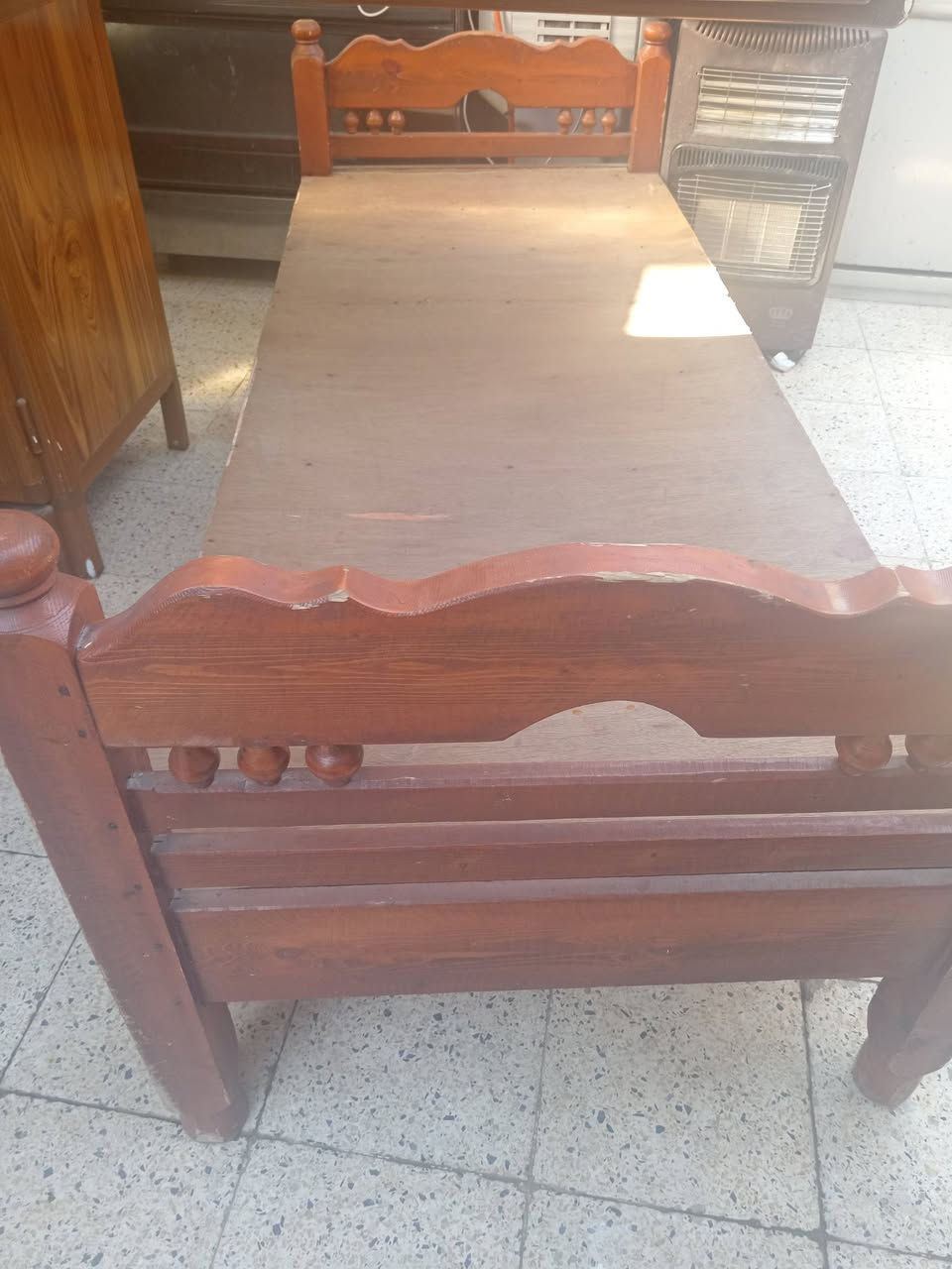 قنصور اربع ابواب السعر 70-قنصور بابين السعر 70-تخوته عدد اثنين سعر 75 -الشراي يتصل ***********-*********** وادي حجر
