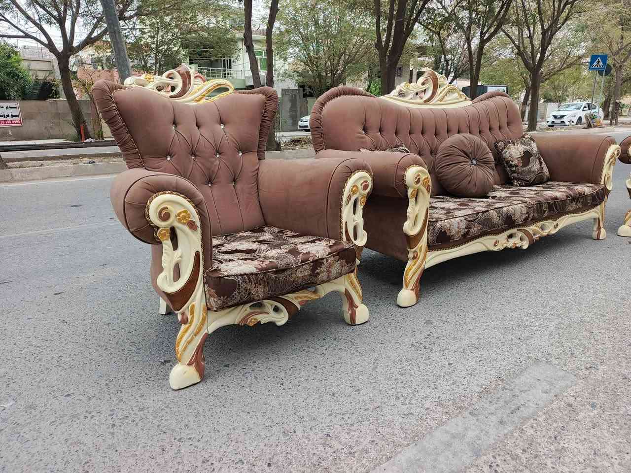 سلاوهاورییان
ئە م تاقمە کلاسیکە بۆ فرۆشتن
10نە فە رییە تورکی ئە سلیە
زۆرتایبە ت و ناوازە ییە
ژ.م***********
شوین.کەلارشە هیدان سە رجادە ئاوارەکان
