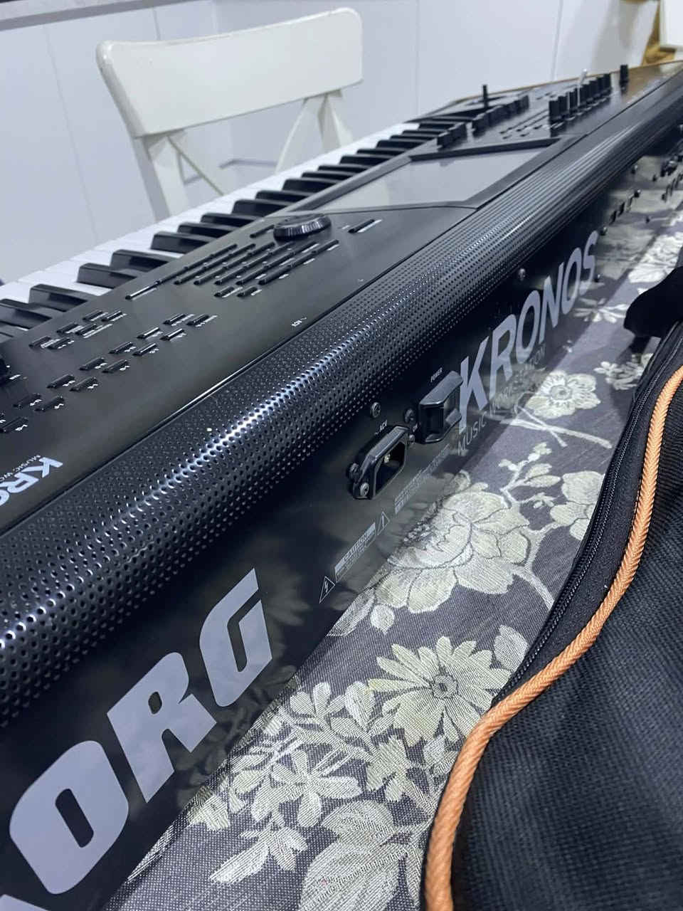 Korg kronos 2 
2550$
***********
