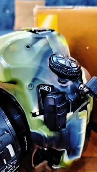 كامره نيكون D 850 للبيع نضافة 90٪ للتواصل عبر مازنجر واتساب  077248207...