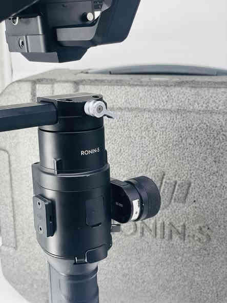 رونن (djl(RONIN-S .,
للبيع نضافه 100/95
كامل ملحقات مع حقيبه مالته بلاديه ✅
السعر (245👉✅) مع توصيل 🚚 
***********
