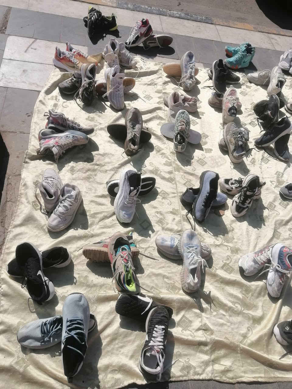 سلام عليكم شلعه شلعه عدد بل ٣٠٠ زوج عل ٢ونص
بي باله وبي جديد وبي تعبان
بغداد البياع ***********
