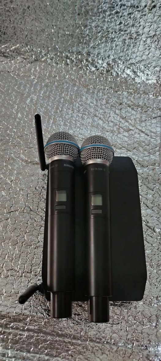 السلام عليكم ورحمة الله وبركاته خدام الحسين مايك لاسلكي من شركة شور المكسيكيه GLXD4 قطعتين باله جديد بكارتونته وجيسه مامستعملات شرط صوت ونقاوه ودفع كلش راقي بمعنى الكلمه مده حقيقي 100متر اي استفسار هذه رقمي *********** اخوكم وخادمكم ملا عصام الكربلائي
