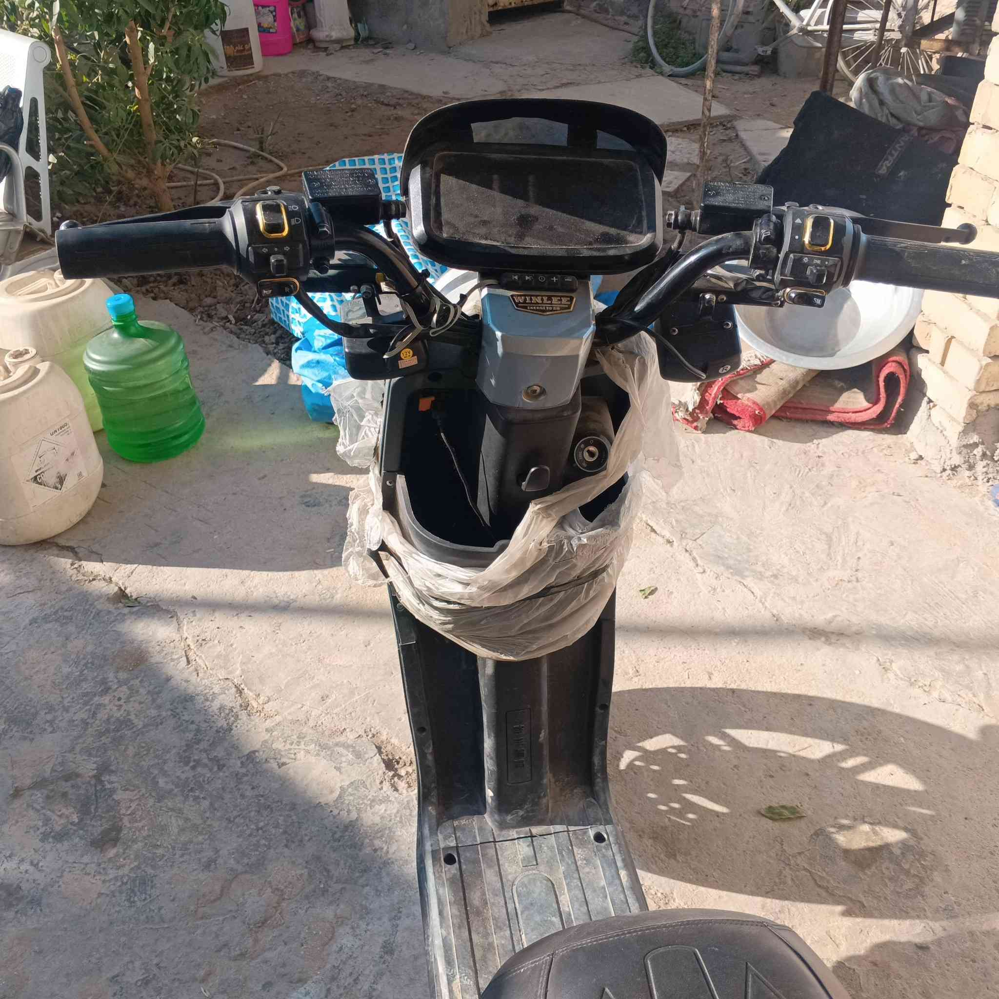 سلام عليكم 
دراجة شحن 
نوع: R9
ملف 1200
تمشيك90كيلو
الدراجة نضيفة
وصارلها شهر من نزلت من الصدرية
مستعجل على بيعتها والسعر عالخاص 
او على الرقم‏‪***********‬‏
