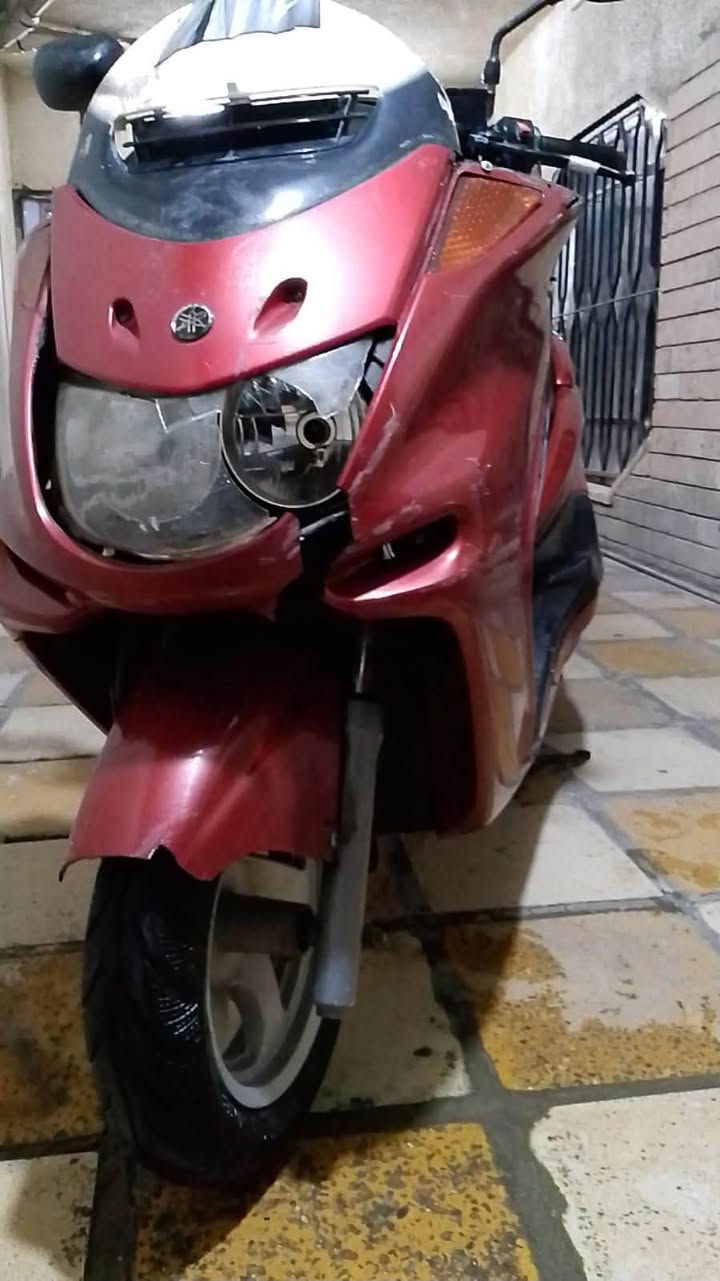 السلام عليكم 
ماجسته للبيع بيها ضربه مثل ما موضح بصوره
باقي الدراجه كلها حلوه تايرات جدد باتري 
نكره سلف يشهد الله بكل وكت 
مكينتها حلوه معدلها ناعم 
سعرها ٣٢٥ وبيها مجال

***********
مكاني بغداد او زيونه

