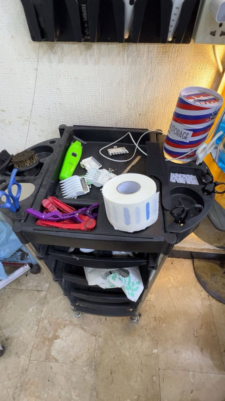 بيع غراض حلاقه مستعمله تواصل***********
