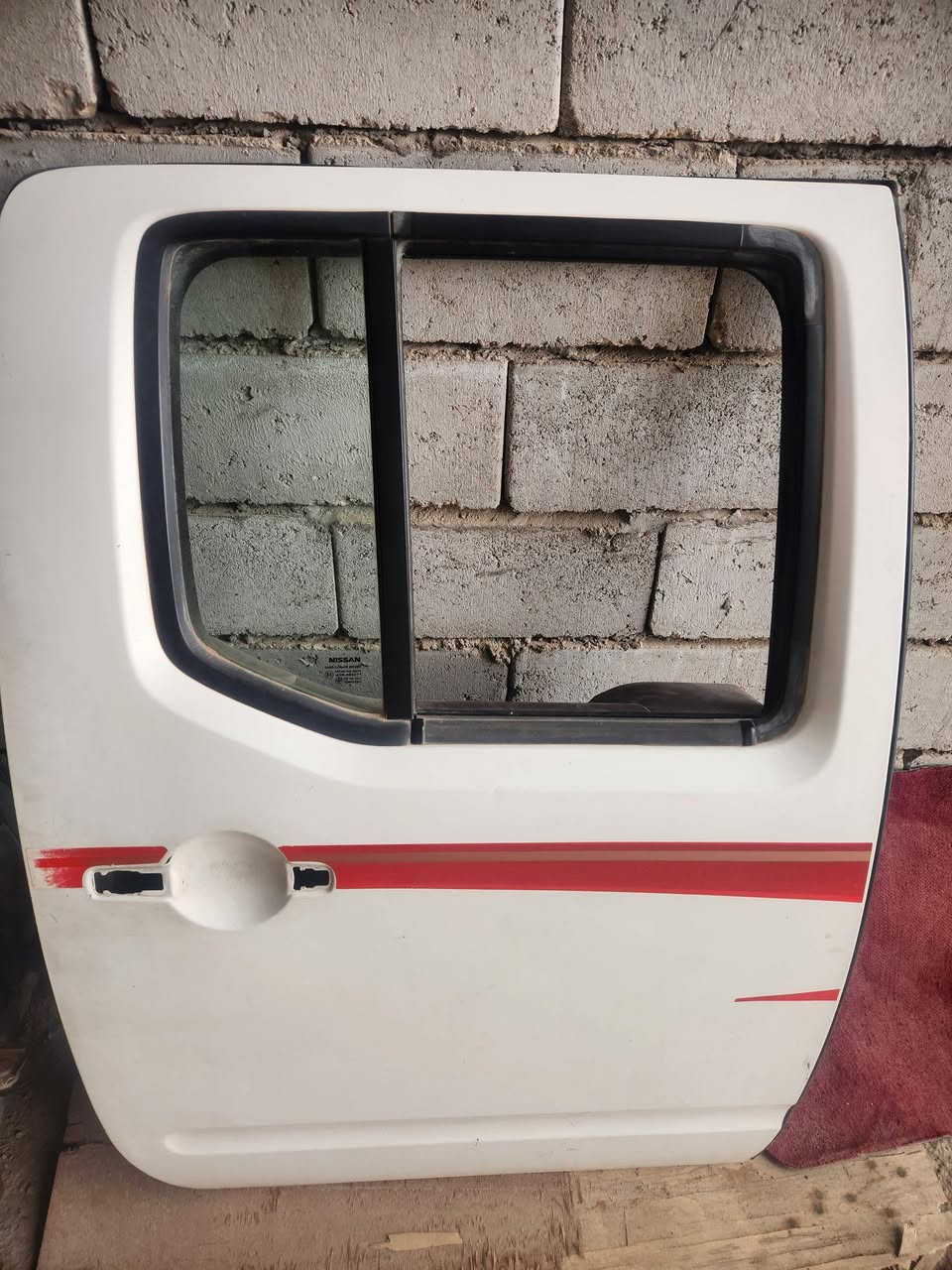 بيبان وبطاين نيسان نيفارا للبيع توصيل لكافه المحافظات لاتصال *********** السعر على الخاص
