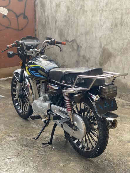 مابعد اسلام دراجه سيفان سولنك 25(مكينه مكفوله)اوراق كامله دراجه خير من الله شلعه ومعدل بس الشاشه محتركه 750وبيهه مجال بسيط كلش جماعت ال650لا طبلي خاص ولا تخابر مكاني بغداد***********
