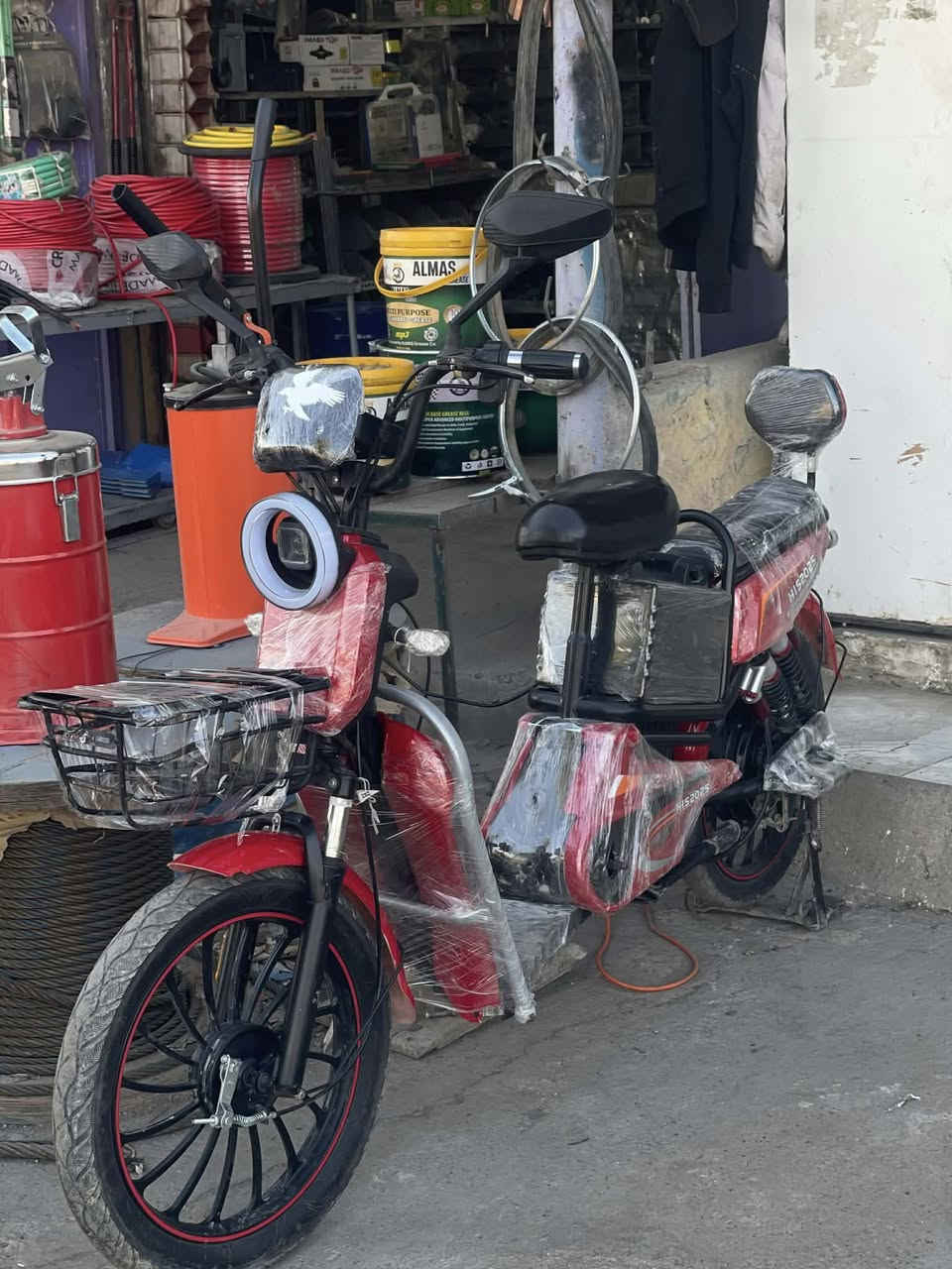 ماطور شحن 5بطاري شرط النضافه مستعمل 4اشهر السعر 400وبي مجال للطيبين مستعجل للبيع ***********
