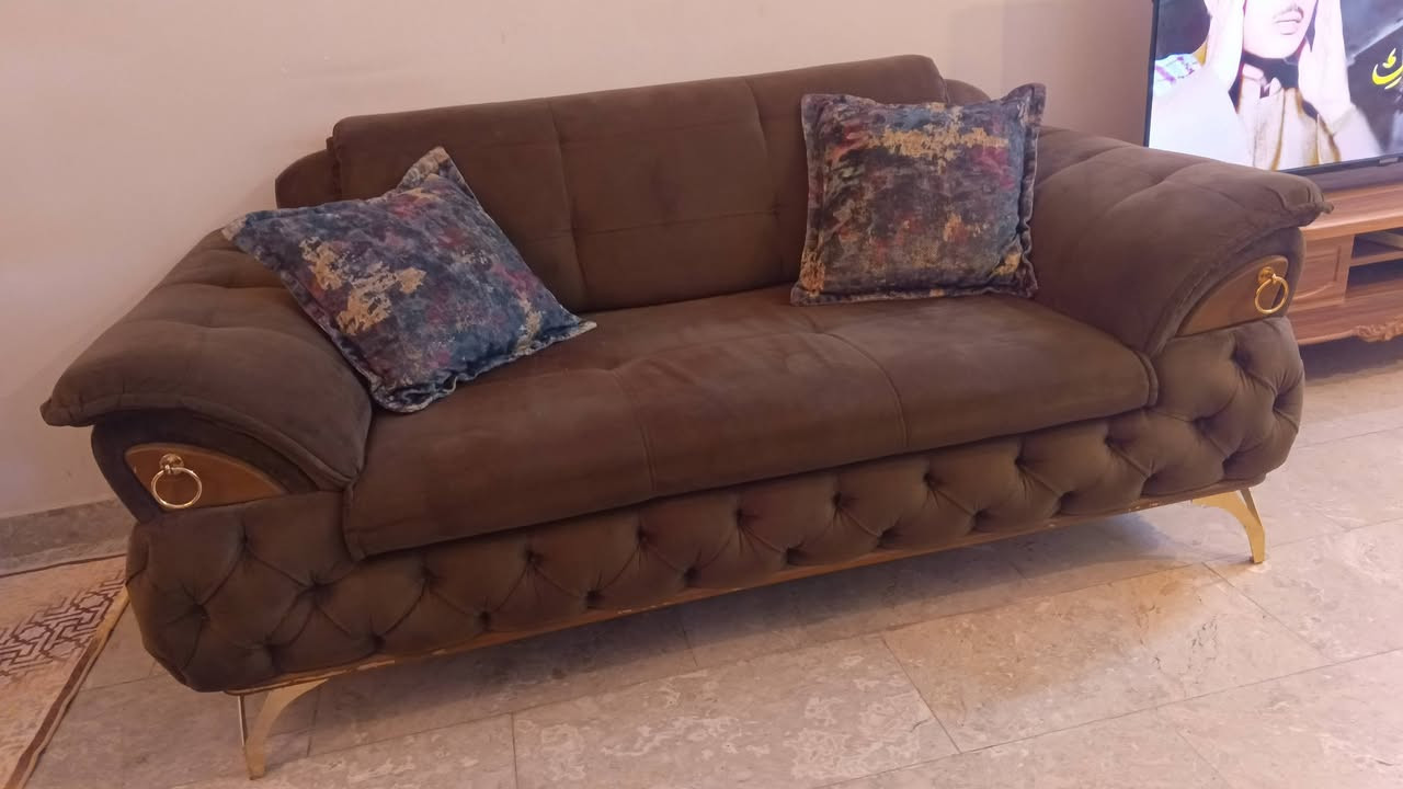 للبيع ١٠مقاعد تكمة ثقيل ونظيف أخذته مليونين ونص ابيعه مليون ونص قفل


**إذا كنت صاحب هذا الإعلان وتريد حذفه لأي سبب، رجاءا أرسل رسالة إلى الدعم الفني**