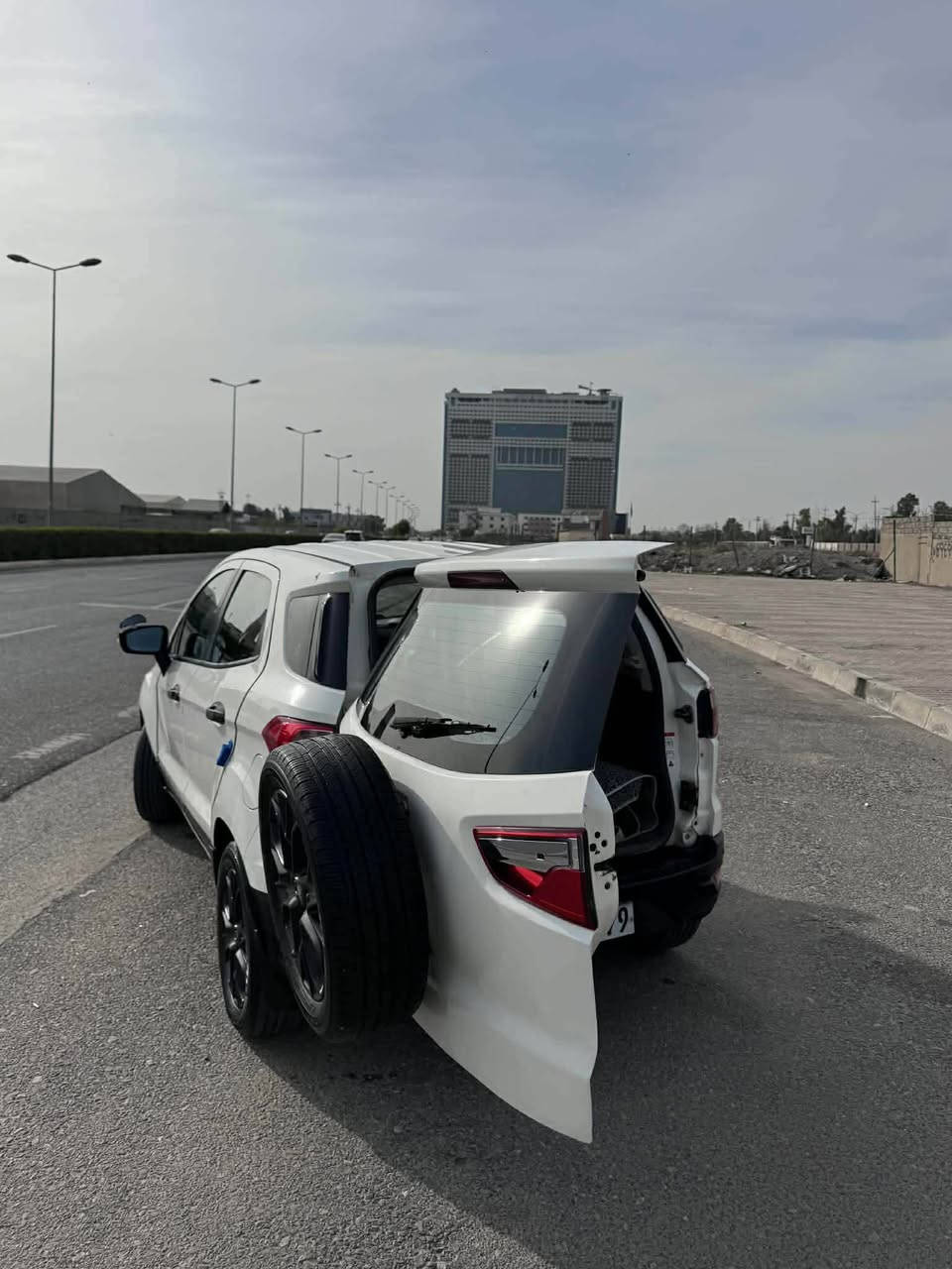 فورت 2015
محرك 4 سلندر مرغوب
كير اوتماتيك
تريد تحويل تريد وكاله 
رقم اربيل هزه سنويه جديده
تبريد بشرط 
شاشه ايباد
صبغ قطعتين وبيه تعديل بارد 
سونار موجود
سعر 85 بيه مجال للشراي
*********** واتساب
