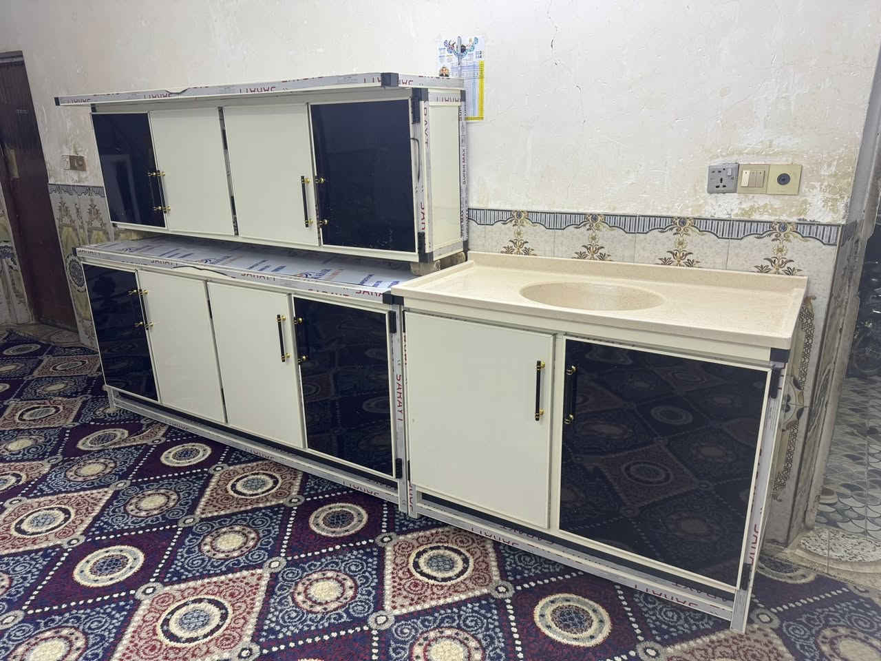 السلام عليكم
كاونتر قياس مترين + معلق
سنك مرمر قياس 120 للتفاصيل خاص او واتس اب 
***********
