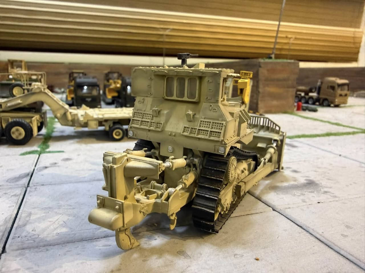 من مجموعتي
البلدوزر المدرع Caterpillar D9R، والملقب بـ "Doobi" في بعض الجيوش. التصفيح الكامل: لاحظ أن كابينة السائق محاطة بألواح فولاذية وزجاج مضاد للرصاص بدلاً من الزجاج العادي. هذا التصفيح يحمي الطاقم من الرصاص، الشظايا، وحتى القذائف الصاروخية الخفيفة. برج الرشاش: يظهر في أعلى المجسم رشاش آلي (غالباً من طراز 7.62 ملم)، وهو مخصص للدفاع عن النفس ضد المشاة أثناء قيام البلدوزر بعمليات الهدم أو فتح الطرق في مناطق القتال. نظام القتل الصعب: بعض هذه الآليات تُزود بقفص حديدي (Slat Armor) حول الكابينة لتفجير القذائف قبل وصولها لجسم الآلة. اقتحام الخطوط الدفاعية: إزالة الألغام والعوائق الهندسية المعقدة لفتح ممرات للدبابات. بفضل قوته وتصفيحه، يمكنه هدم مبانٍ كاملة يشتبه بوجود كمائن فيها دون تعريض الجنود للخطر. تحت نيران كثيفة، يتم استخدامه لسحب الدبابات المعطلة (مثل الميركافا أو الإبرامز) نظراً لوزنه الهائل الذي يصل إلى 62 طناً وقوة جره الجبارة. هذا الموديل باللون الرملي (Desert Tan) مشهور جداً في الجيش الأمريكي (حيث يسمى D9 Armored)


**إذا كنت صاحب هذا الإعلان وتريد حذفه لأي سبب، رجاءا أرسل رسالة إلى الدعم الفني**
