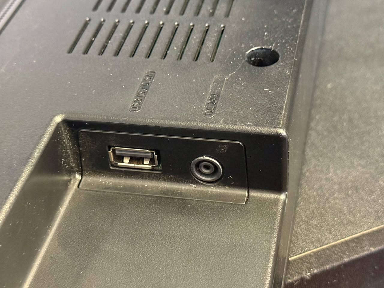 ساوند بار سامسونج ، 
عدد القنوات 3.1 يدعم دولبي اوتمس 
بلوتوث و HD و اوبتكال 
* بدون محولة 
* الجهاز لا يعمل يكتب على الشاشة usb connect  فقط 
و من اربط usb  يكتب updateing  بعدين NOdata 
ينباع فحم ،
السعر ٥٠ الف نهائي غير قابل للعمله رجاء


**إذا كنت صاحب هذا الإعلان وتريد حذفه لأي سبب، رجاءا أرسل رسالة إلى الدعم الفني**