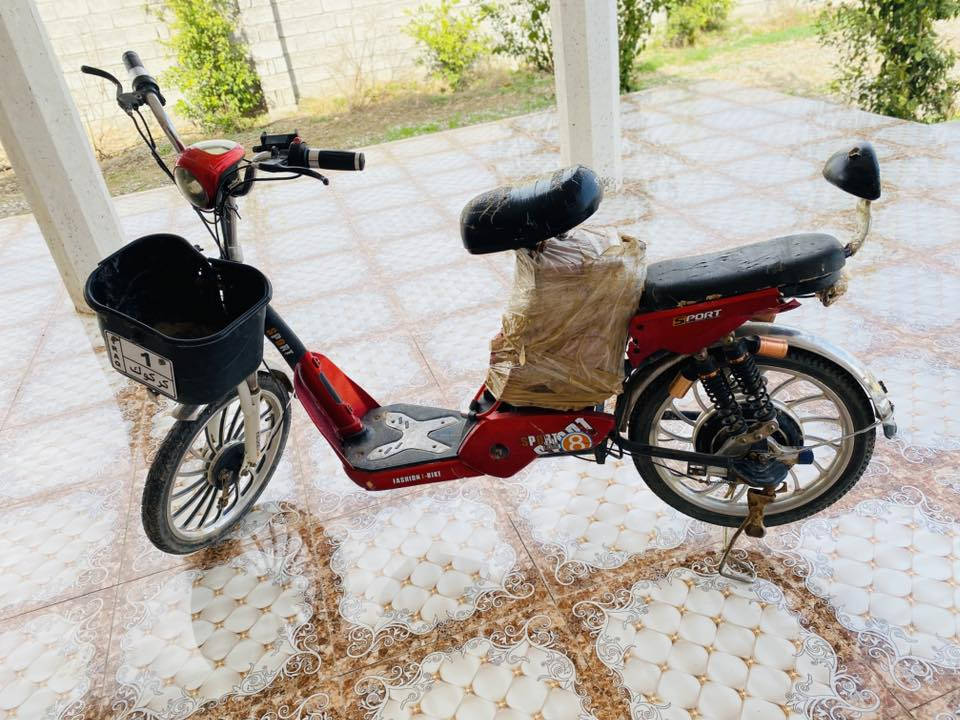 السلام عليكم بايسكل شحن للبيع موديل 2024بايسكل شغال شاشة شغالة دبلات شغالات بايسكل ما عايزو شي.
اتصل وتدلل:***********
