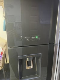 ثلاجه هيتاشي للبيع اربع بوب نضيفه جدا قبل 6اشهر ماخذيهه سبب البيع ضيق ...