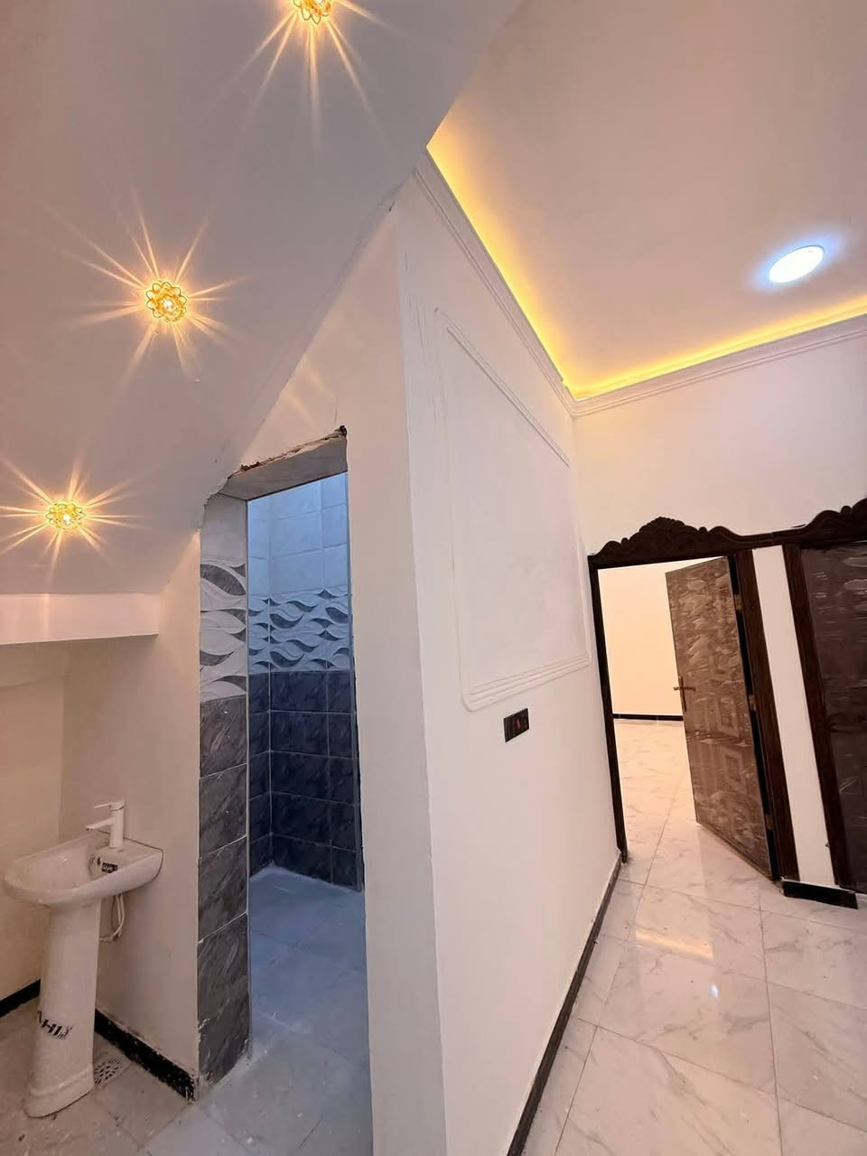 #اسعد_الله_أوقاتكم_بكل_خير👋⁉️

دارين  سكن للبيع ⛪️ بسعر بلاش 
بيوت حلوه مرتبه 

#مساحت كل بيت 150متر  بناء حديث بعده بل جيس

#يحتوي البيت على غرفتين نوم 
و ديوان 
و صاله 
و مطبخ 
و صحيات داخلي و خارجي و كراج سياره 
بيت كلش مرتب 

كافه الخدمات متوفره 

#جنس_العقار :: طابو صرف زراعي بأسم عراقي سند ٢٥ راعي لارض ساكن نفس المنطقه 

البيوت علا شارع تبليط 10 متر 🛣️

#العنوان ابو الخصيب  شارع ابو كوصره 
يبعد عن شارع ابو كوصره 20 متر

سعر كل بيت 90مليون  و بي مجال 
#للاستفسار الاتصال على الهاتف 📞📳
📳((***********
