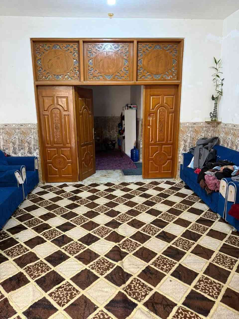 السلام عليكم بيت للبيع مساحة ١٠٠ متر طابق واحد طابو ملك صرف الموقع شارع ٦٠ حي الشهداء الاولى خلف عمارة الزمرده للاستفسار الاتصال على الرقم ***********
