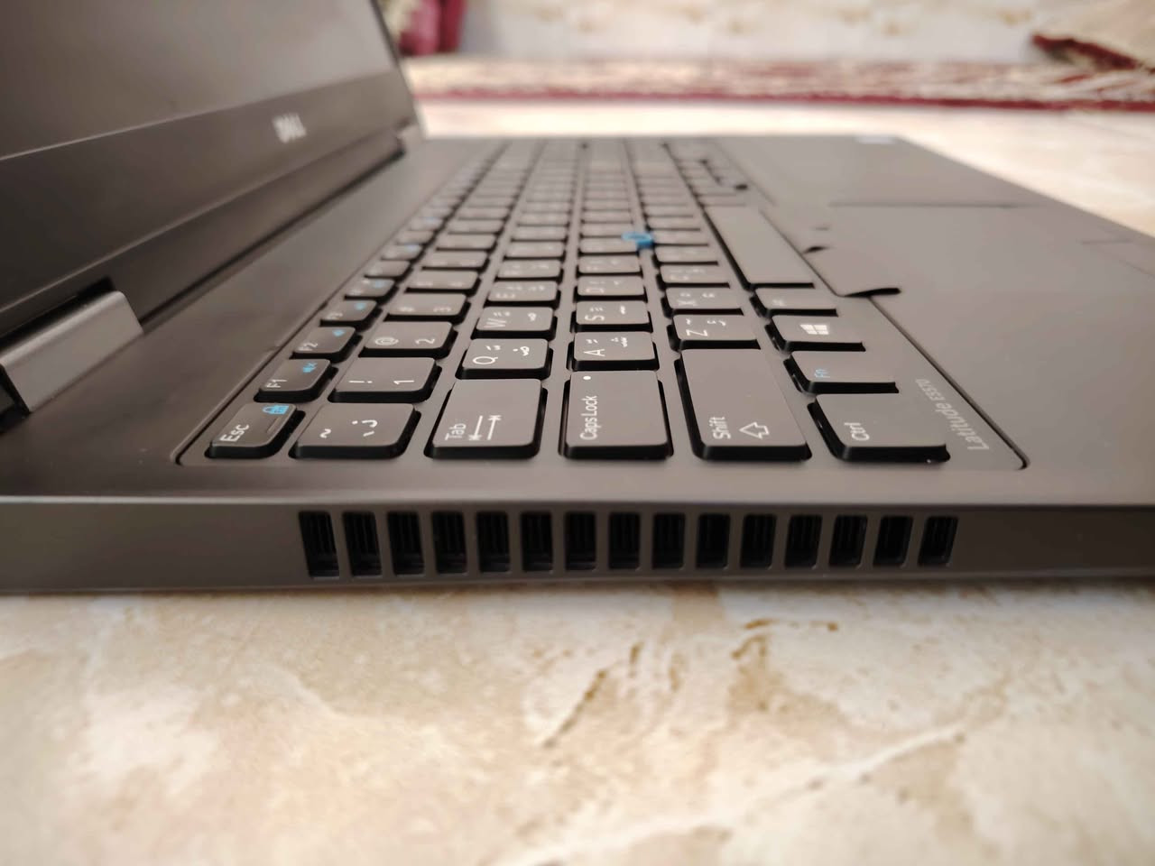 لابتوب Dell Latitude E5570 
​لأصحاب العمل، الدراسة، والألعاب المتوسطة.. لابتوب بمواصفات قوية وتصميم عملي متين.
​✅ المواصفات التقنية:
​المعالج: Intel Core i7-6820HQ (فئة HQ القوية، أداء ممتاز في البرامج الهندسية والمونتاج).
​الذاكرة (RAM): سعة 16GB.
​الهارد (Storage): نوع SSD فائق السرعة بسعة 512GB .
​كارت الشاشة (Double Graphics):
​منفصل: AMD Radeon R7 M370 بسعة 2GB.
​داخلي: Intel HD Graphics 530.
​الشاشة: قياس 15.6 بوصة مريحة للعين.
​الكيبورد: عربي/إنكليزي كامل (Full Keyboard) مع إضاءة خلفية.
​✨ المميزات الإضافية:
​الجهاز نظيف جداً (مثل الصور تماماً).
​يحتوي على كافة المنافذ (USB, HDMI, VGA, LAN).
​بطارية تدوم لفترة جيدة.
​تم تنصيب نظام ويندوز 10 مع كافة التعريفات والبرامج الأساسية.
​💰 السعر: 390,000 دينار شراي الك بيه مجال
يجي وياه ستان ار جي بي و حقيبة. 
📍 المكان: [واسط الصويرة]
​📞 للتواصل أو الاستفسار: [ *********** ] بلاد رز, ديالى
