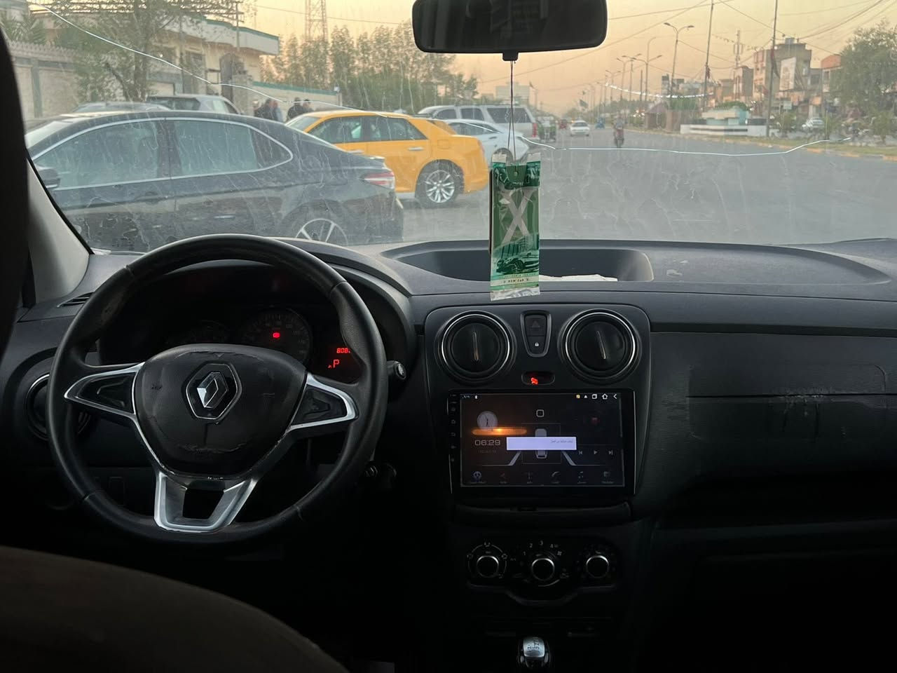 رينو لوجي ٢٠١٩سبعه راكب أوتوماتيك وعادي استلام شركه بل ٢٠٢١ ماشيه ٨٠٠٠تعتبر زيرو اثر جرد وشخوط وطخطخات خفيفه مصبوغ حزام بس الحزام صبغ اي استفتار مراسله أو اتصال عله الرقم ***********
