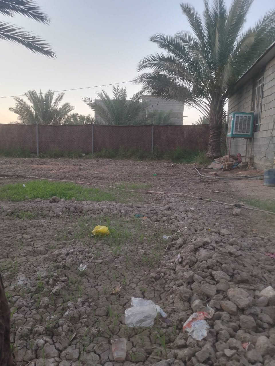 نصف دونم للبيع سند25 كربلاء الابراهمية يبعد عن الشارع 700مترتقريبا خدمات كاملة مع هيكل لاستفساراتصل ***********
