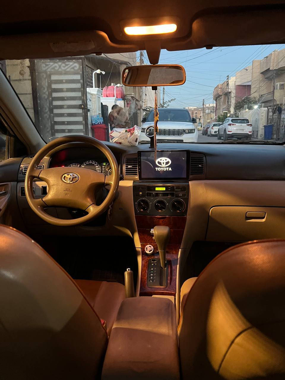 السلام عليكم
كورلا بيكاجو 2006 رقم بغداد
محرك 1800
مصبوغه عام وبيها بارد بل جاملغ الخلفي
بيها شاشه وكامره خلفيه سياره نضيفه
رايدها ب72وبيها مجال بسيط مكان السياره بغداد حي اور 
***********
