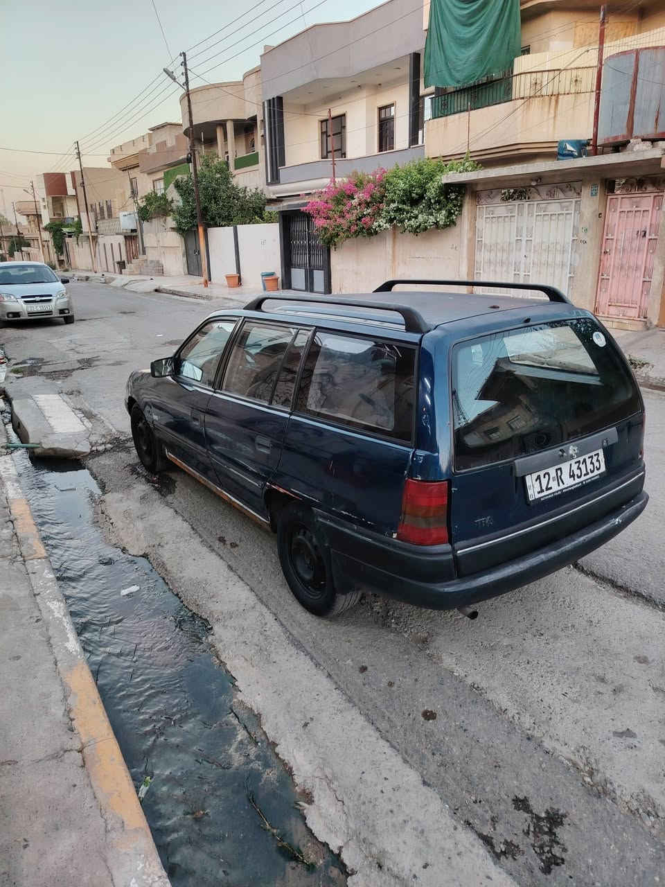 السلام عليكم للبيع استر استيشن موديل 1991 محرك 16 المرغوب  اني منزلو بيدي مال كصه المحرك شرط والكير طخم امامي والخلفي جديد تاية جداد باتري جديد ورقم نينوى أوربي السياره بدون ضرار بيها دوسات ودواير ومصالحة كدام العين 👀 بعد ماصابغهم السعر ٤٧ وبها مجال رقم الهاتف ***********) (***********
