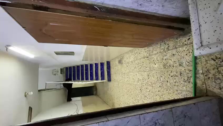 بيت للبيع المساحه 100متر قاطين العنوان بغداد فلكه سلمان باك ***********
