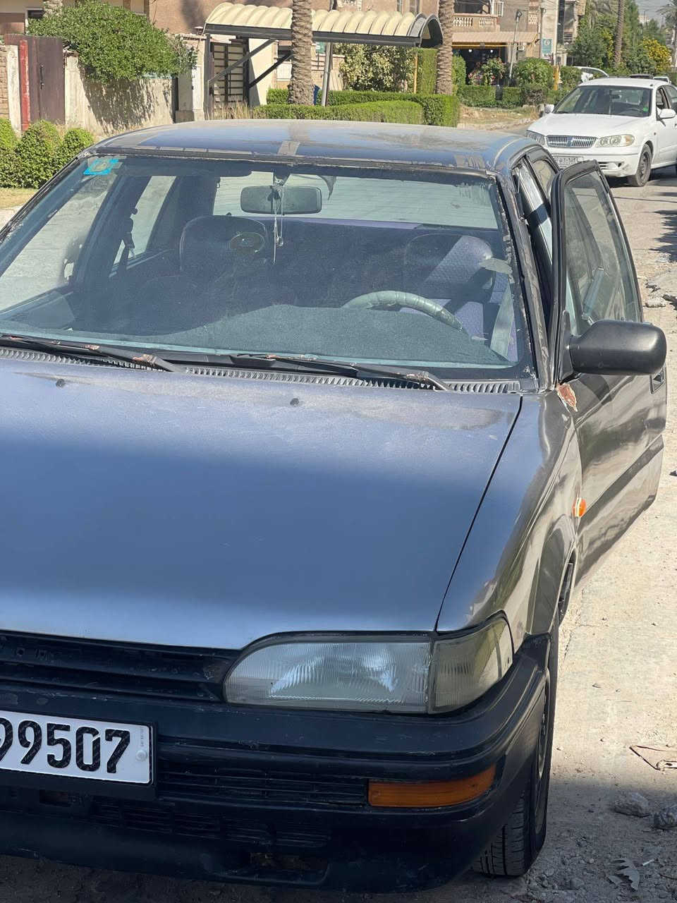 السلام عليكم
كورلا موديل ١٩٩١ للبيع 
معمرة كلها و بلادي يسرى 
كير ومكينة مكفولات والتبريد جديد وثلج ... حدادية جديدة 
مكاني بغداد زيونه 
ورايدها ب٤٢ ورقة وبيها مجال للطيبين 
رقمي ***********
