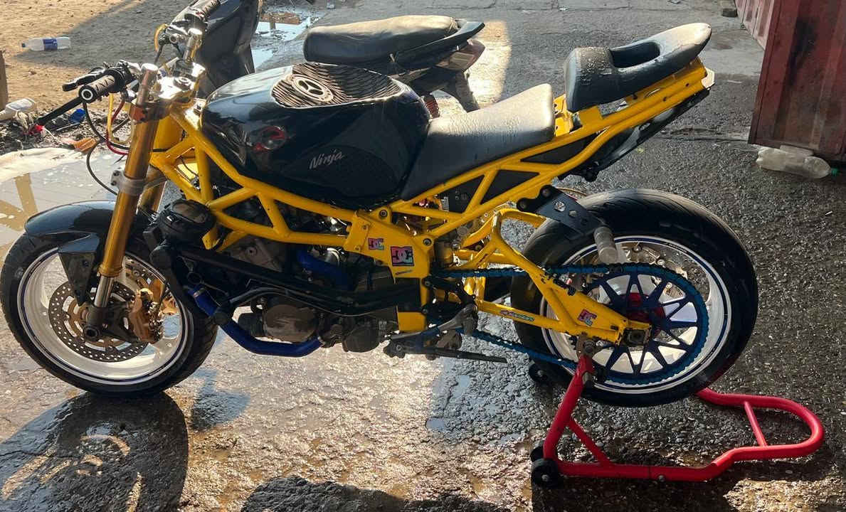 سلام عليكم دراجه كاوسكي 636.2004
دراجة مكفولة اي نقص مابها 
للستفسار***********
