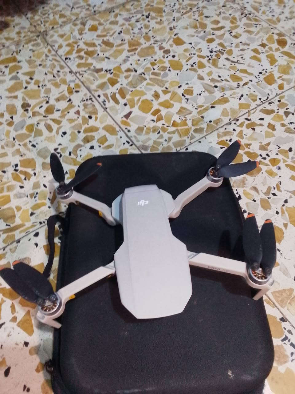 ادرون للبيع   الدرون مثل ما موضح بل صورة الي يريدة يراسلني خاصص


**إذا كنت صاحب هذا الإعلان وتريد حذفه لأي سبب، رجاءا أرسل رسالة إلى الدعم الفني**