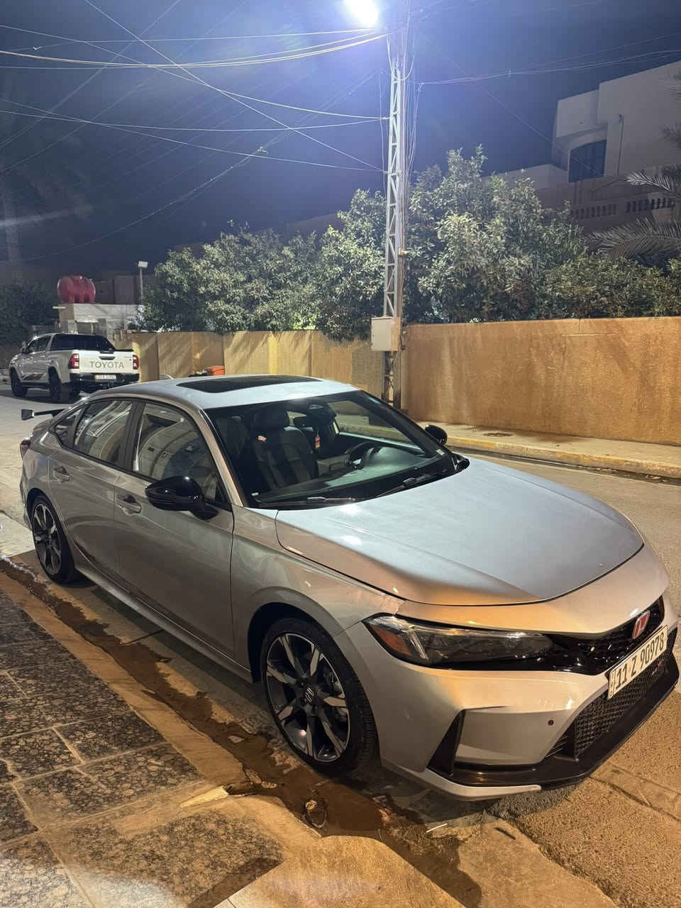 هوندا سيفك 
موديل 2025
هايبرد تورنك  ( two coler ) 
اعلى مواصفات 
فتحه 
سماعات bose 
بصمه 
تحديد مسار 
كشنات جلد
تدفئه كشنات 
رادار جانبي 
رادار امامي
كروس سرعه
 شاشه كار بلي  
اوتو هولد 
‏، Wireless charging
السياره ماشيه 22 الف كيلو فقط
سيارة بيها قطعتين  صبغ و مكان بارد 
رقم بغداد هزه سنويه جديد ب اسمي 
سياره جديده ما ناقصها اي شي 
مكان السياره الانبار الفلوجه 
رقمي ***********
سعر 160 وبيها مجال للشراي 
رقم الشاصي 2HGFE4F80SH308088
