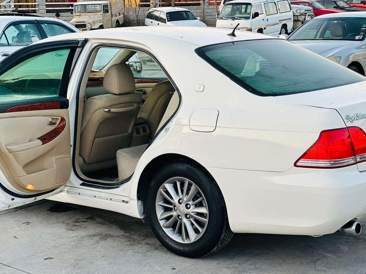 تویتا شاهانە مووس مووس ٢٠٠٥
١٨٠ بچوک بە بچوک بێ دوکەڵ
٣ دوگمە پەردە ناو زەرد کامل جایز کراوە
دەعم و لێدراوی کەڤەر گۆڕاو بەشەرت 
گێڕ و مەکینەو سارد و گەرم بەشەرت 
سەقف شوشەیی 
قفڵی(٥٥) گەڵا 
ژ.م ***********
*********** Singapore
